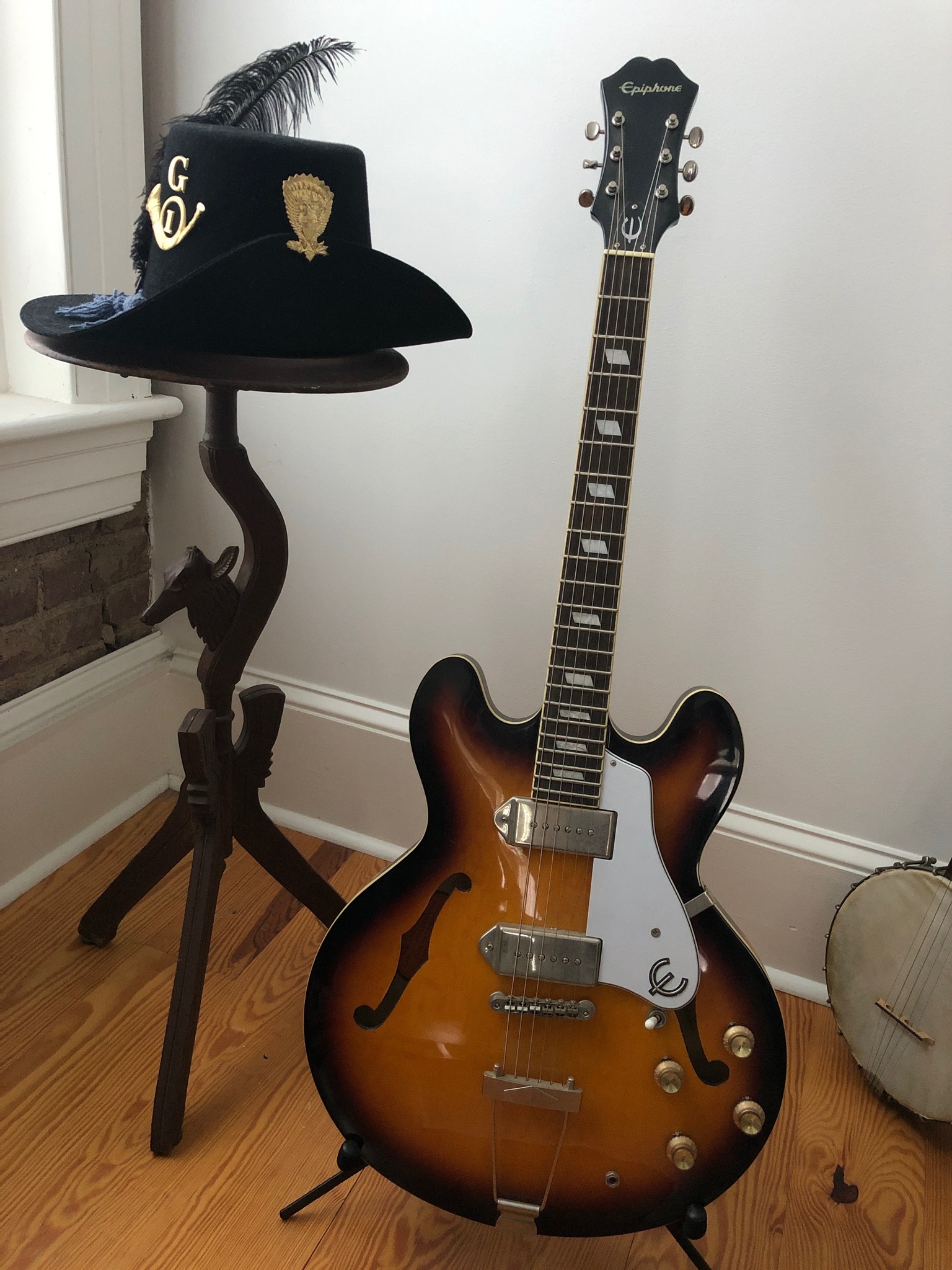 TAKA108MEpiphone CASINO 83‘s I have this 1983 Epiphone Casino on loan at the moment. Nice thing!