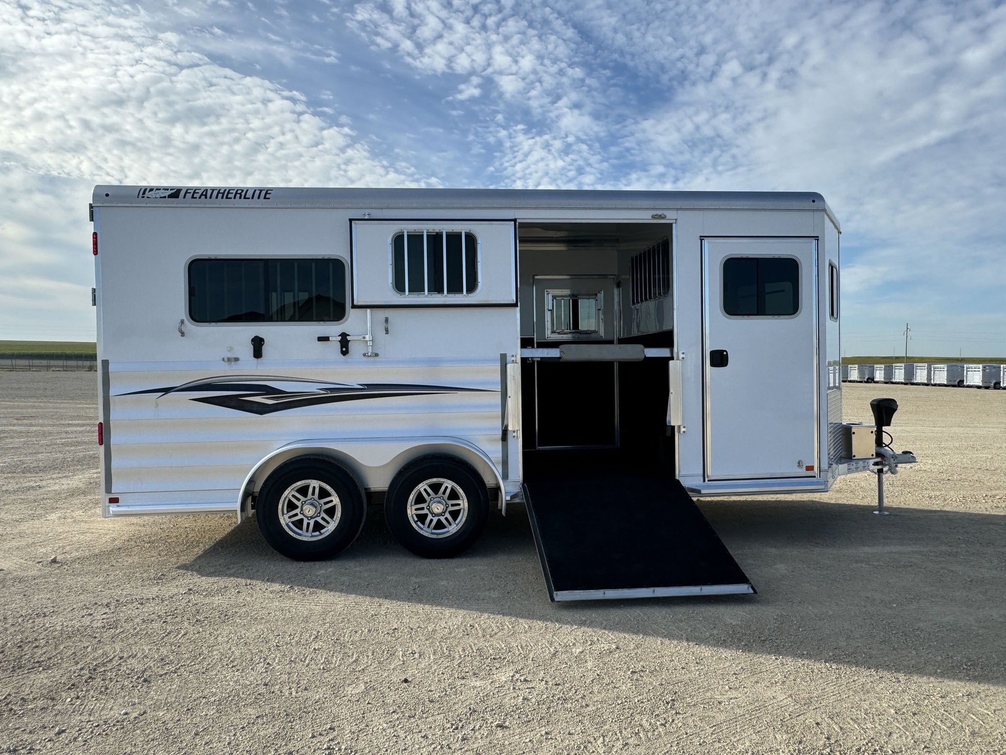 Did you know our straight load... - Featherlite Trailers | Facebook