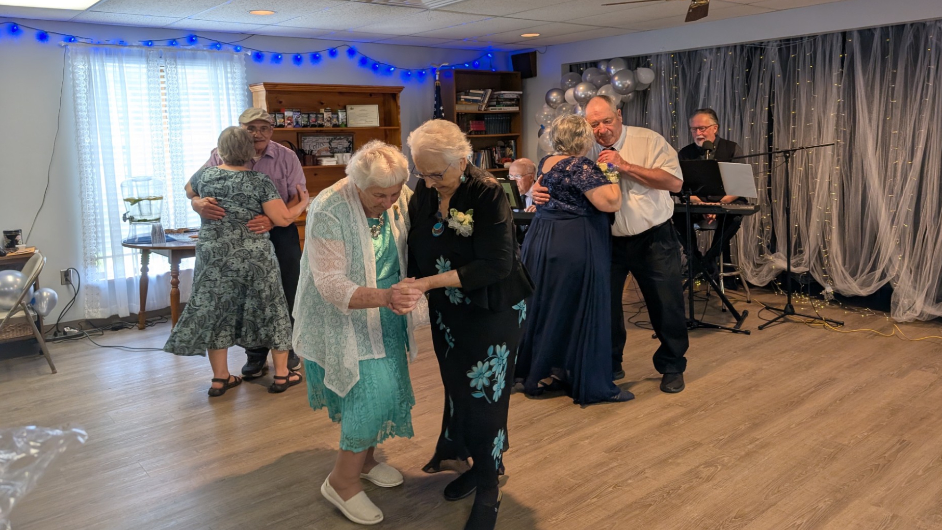 Tom - NOW THAT'S A SENIOR PROM! Thanks to Kathi and the fine folks who ...