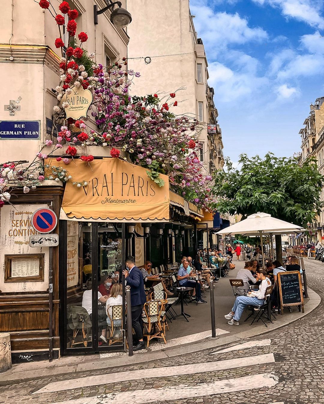 PARIS - Rue Germain Pilon - Paris. @reginesemaan | Facebook