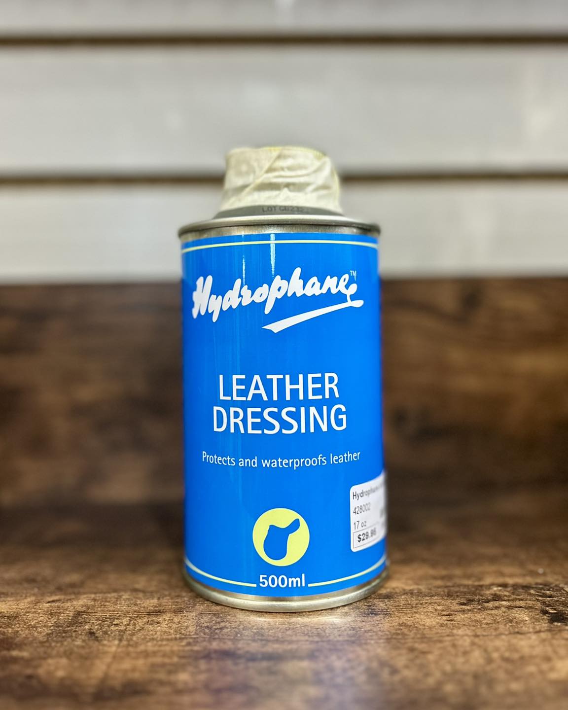 hydrophane leather dressing 🌧 Got caught in a spring downpour? Matt Warner, President of Burns Manufacturing, is here with expert advice on what to do when your saddle gets rained on. Moisture can strip the Leather cleaner