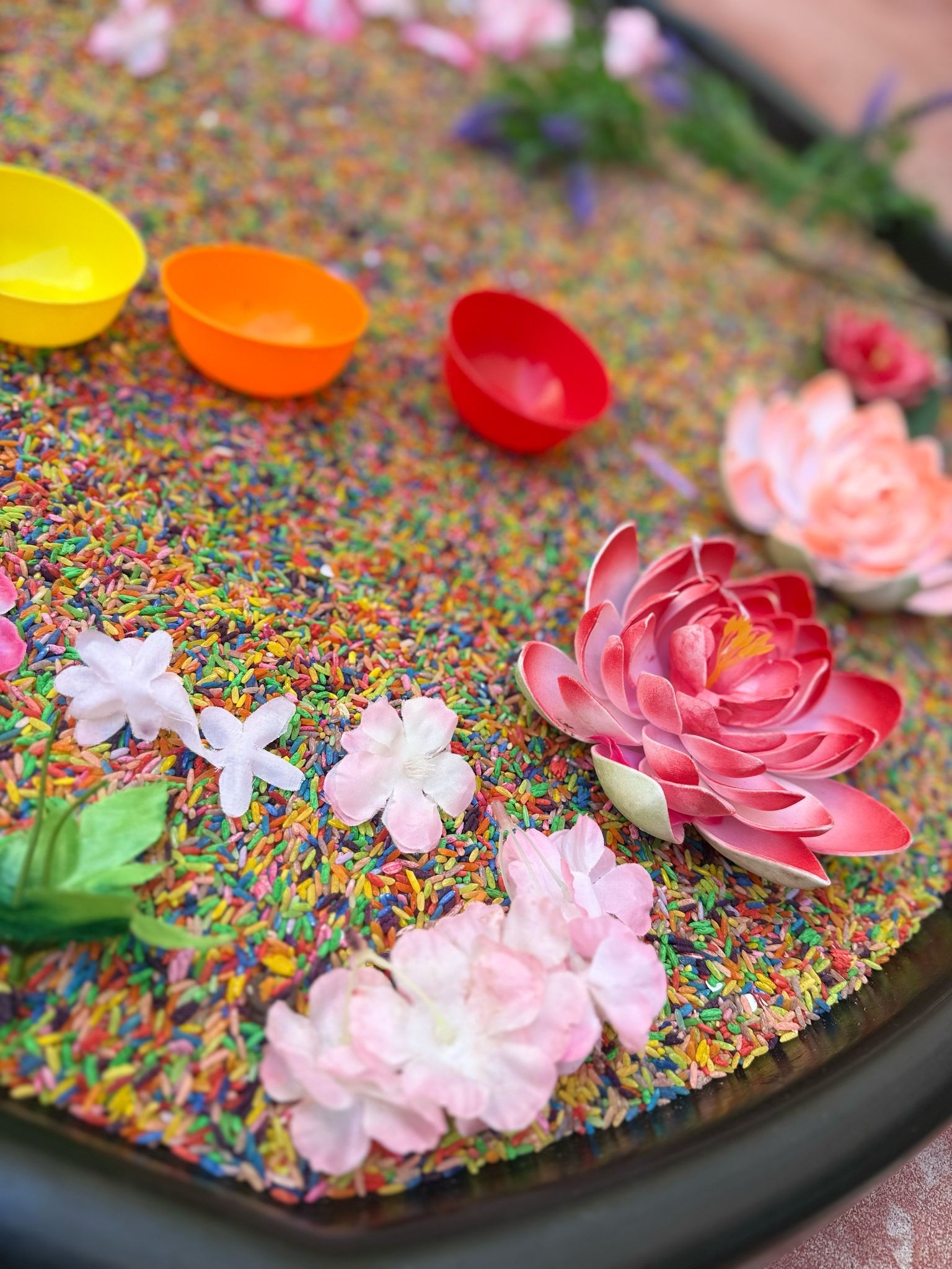🌈 Colourful Rice Tuff Tray... - Little Thinkers St.Paul's Bay | Facebook
