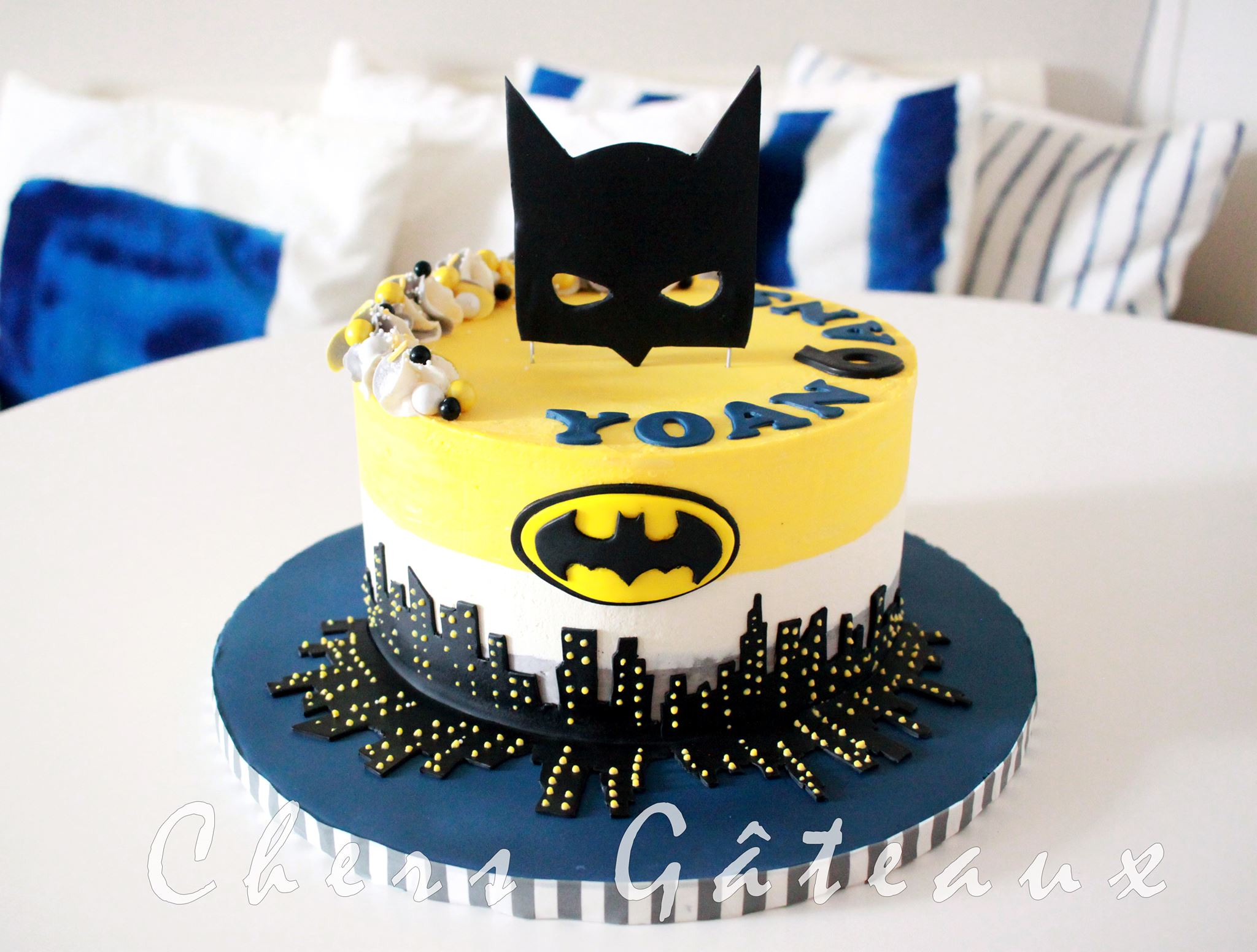 Chers Gateaux Batman Pour Yoan Ca Rime Pas Pour Rien Bonne Fete A Ce Beau Bonhomme De 6 Ans J Ai D Ailleurs Choisi Ce Gateau Pour Decortiquer En Detail La
