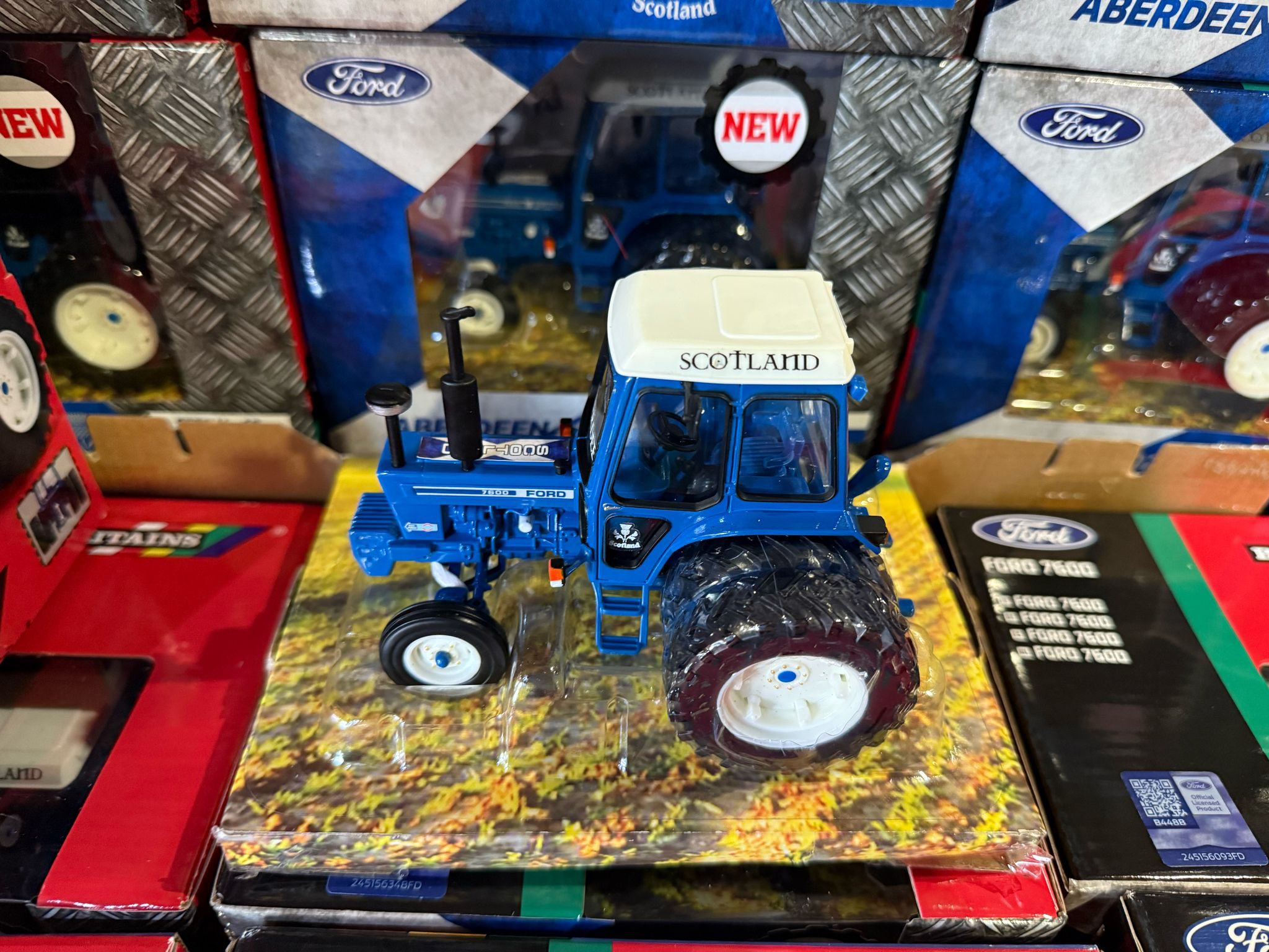 Britains Ford 7600 Double Wheel Tractor - 1