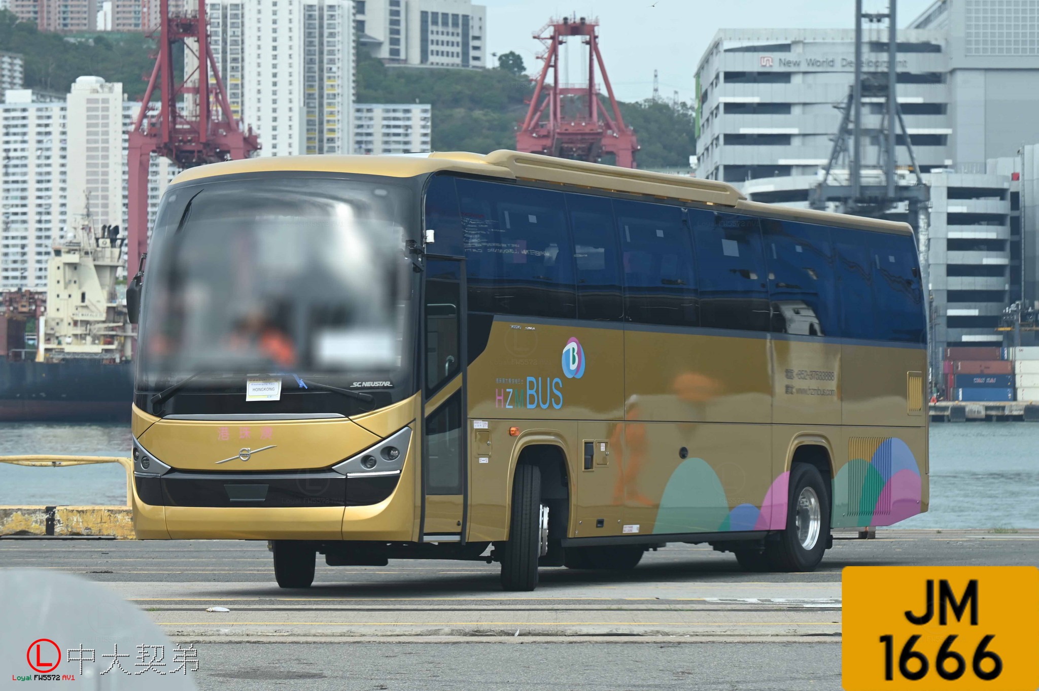 中大（元）契弟＆。ロトサク的雜攝點滴 - 同船亦運來港珠澳大橋穿梭巴士Volvo新旅遊巴客車。 相片由讀者投稿提供。中大契弟已確認投稿人持有 ...