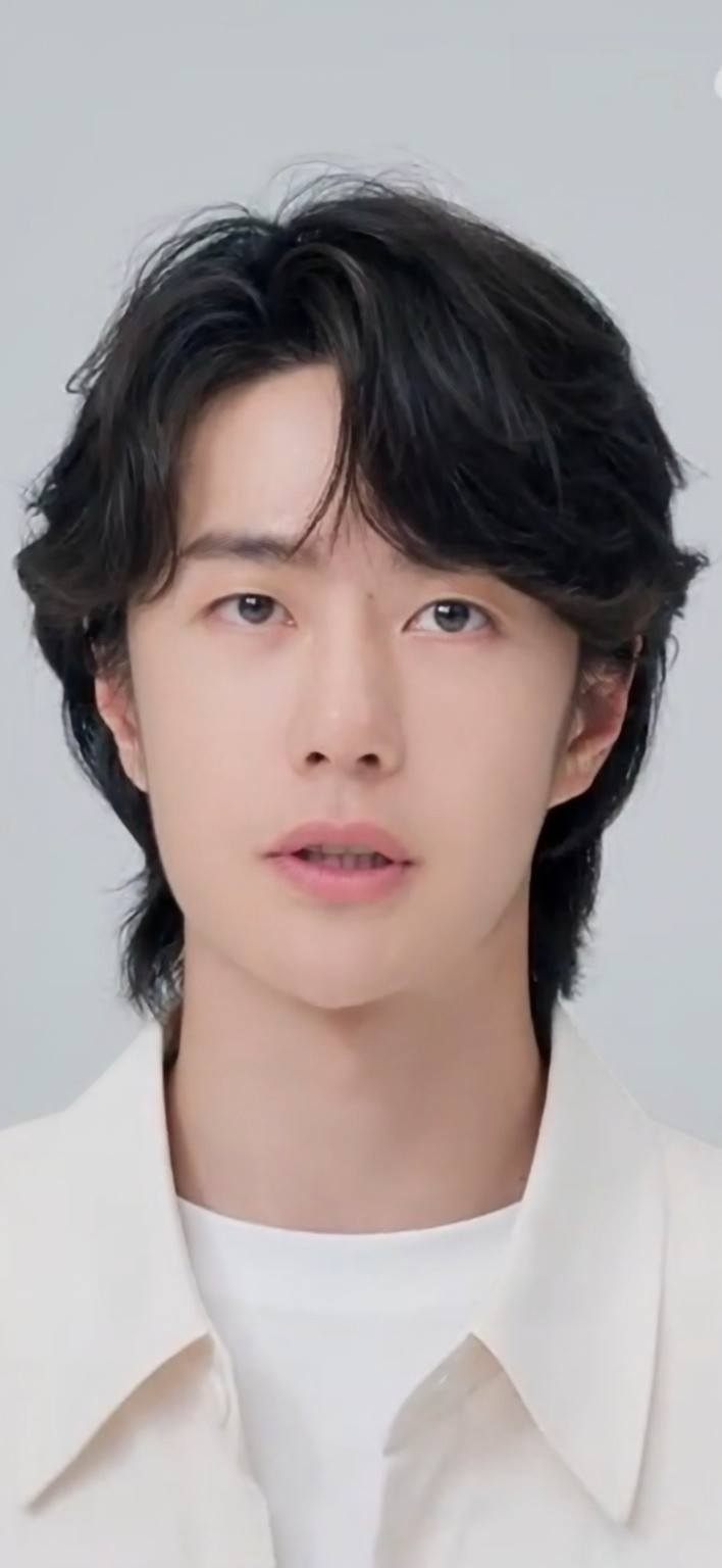 𝐔𝐍𝐈𝐐-王一博- 𝐔𝐍𝐈𝐐-王一博added a new photo.