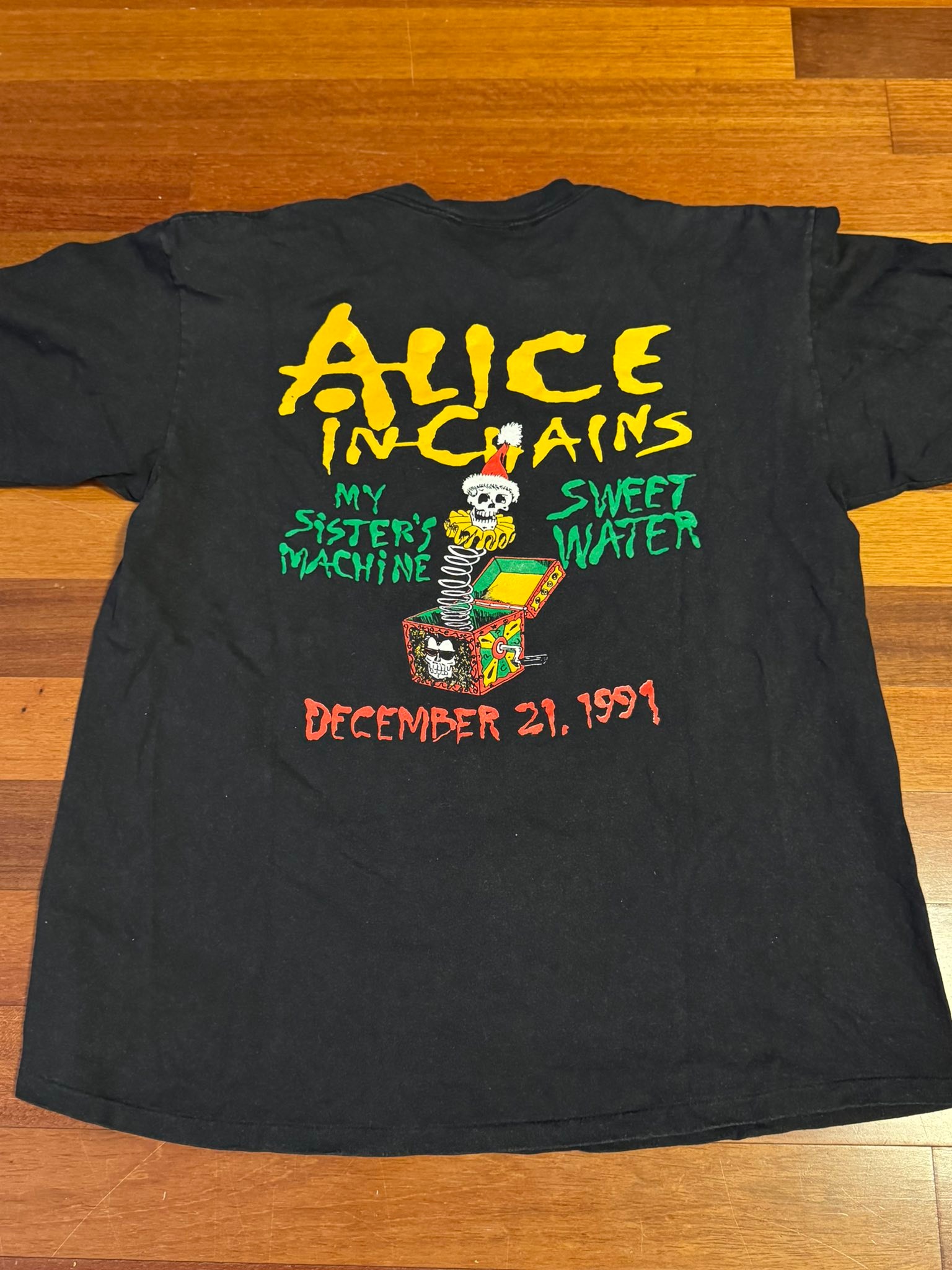1992 Alice in chains Christmas shirt. Only sold on two dates when 