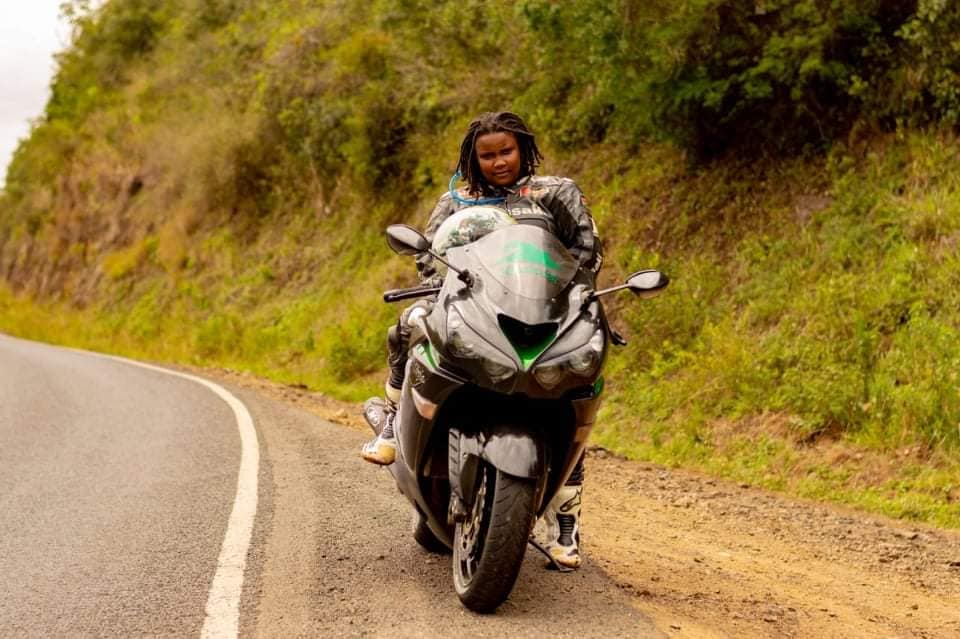 This fast female is not afraid of the power of the Kawasaki ZX-10