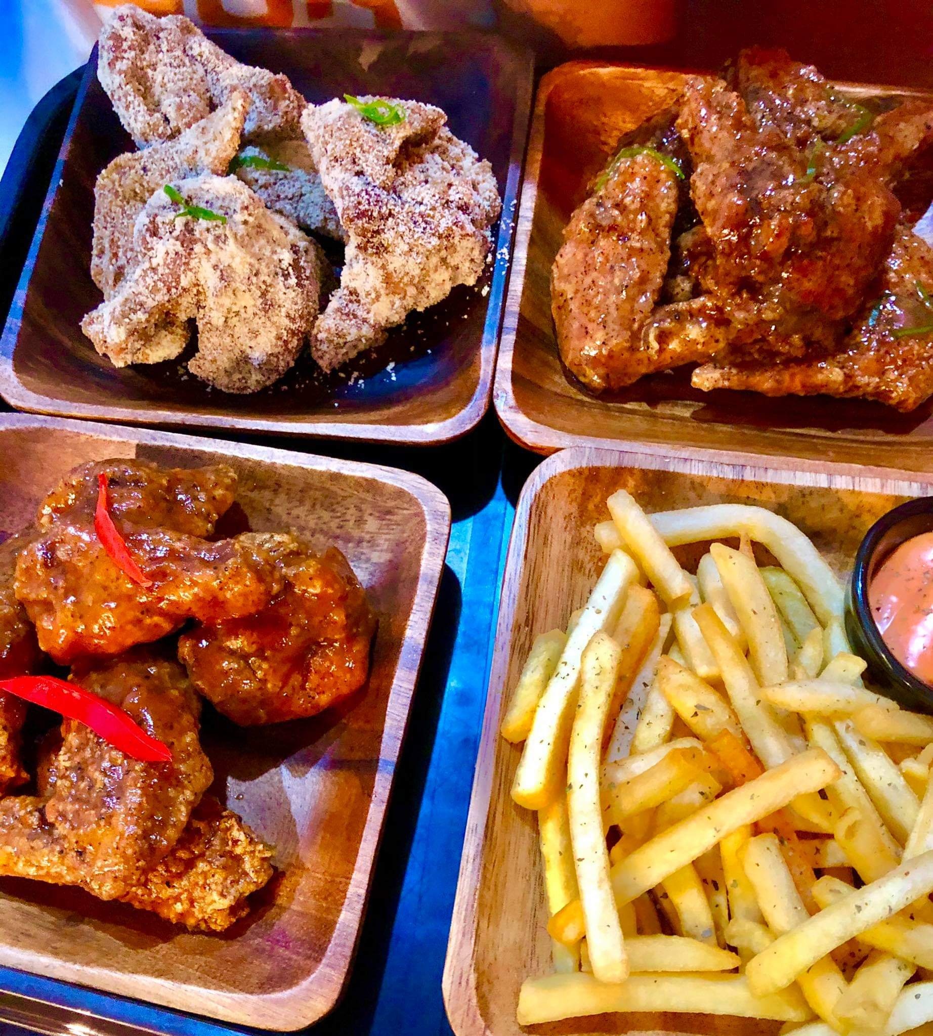 Wings Box - Today's starter pack: chicken wings and fries...