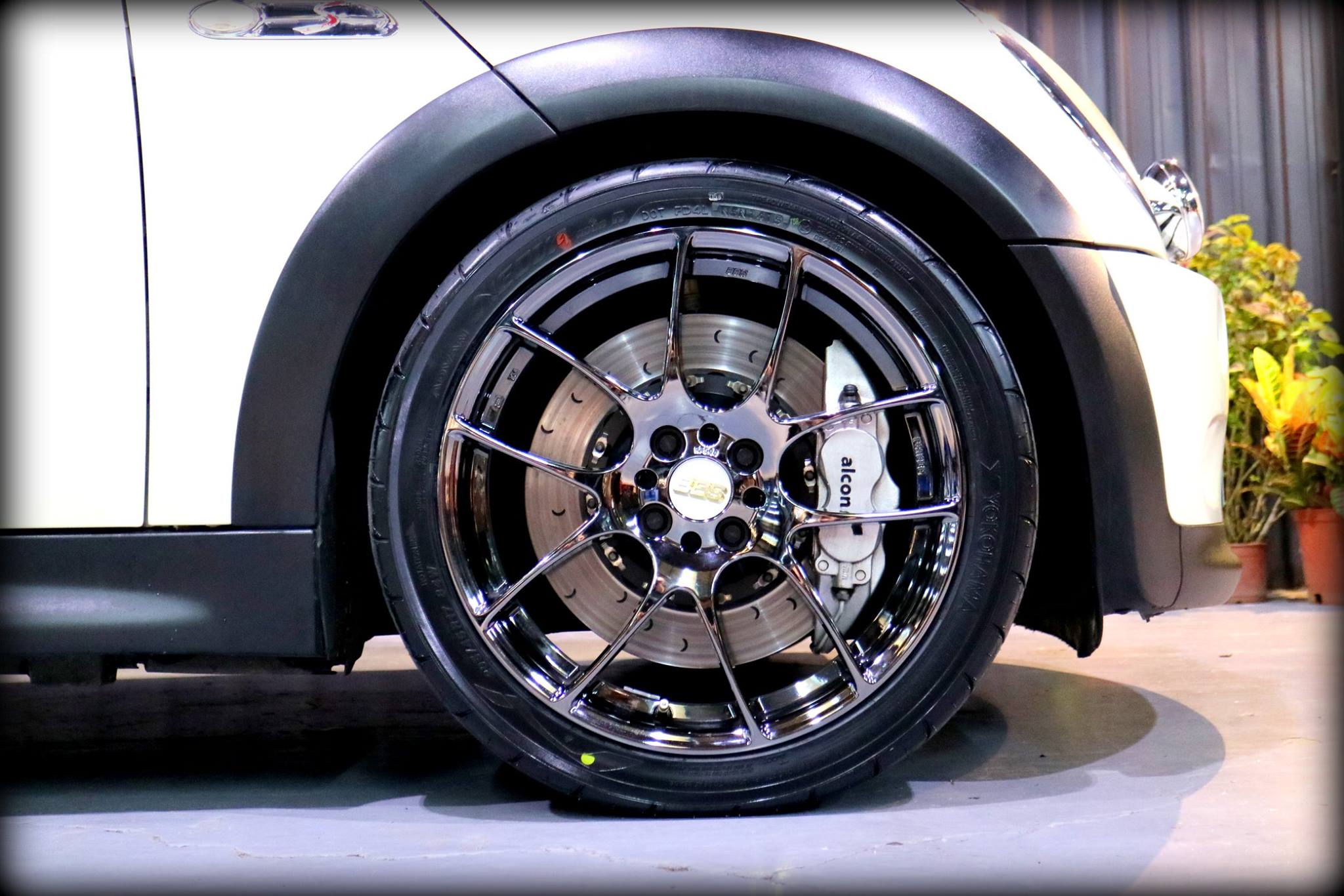 R53 COOPER S換裝 BBS RF BKM 17吋鍛造鋁圈... - 布魯商行(Blues Garage) | Facebook