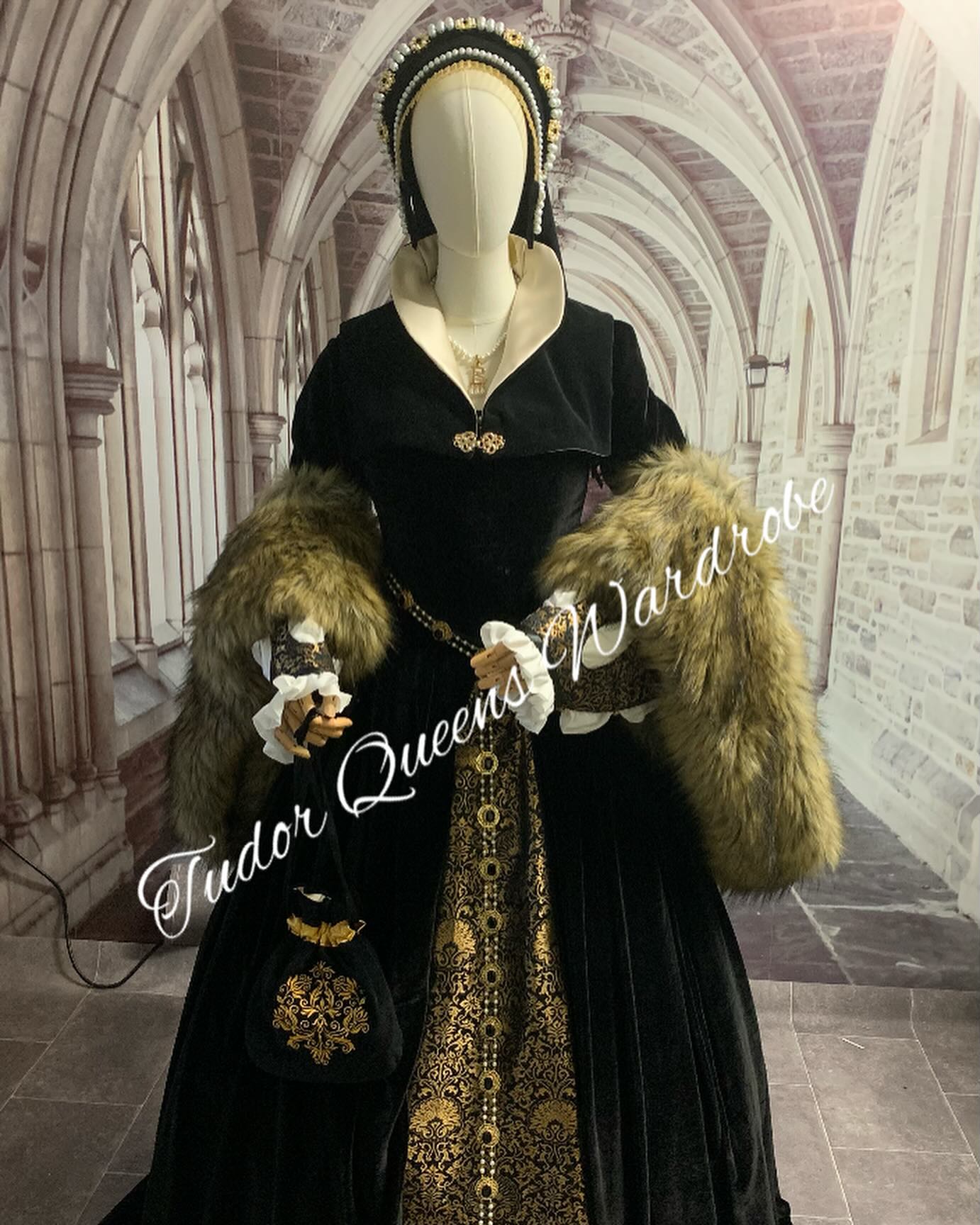 anne boleyn black dress Hot off the sewing machine, my latest commission. An portrait gown full ensemble in silk velvet. This includes a matching partlet, so you can create a different look and It was almost impossible Size:1-2 year Set Dress + Fairy Wings + Hat Prom & Formal Dress Inspiration The Erica Mena and