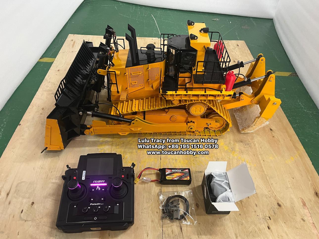 The D11 hydraulic full metal Bulldozer in 1/14 scale is super