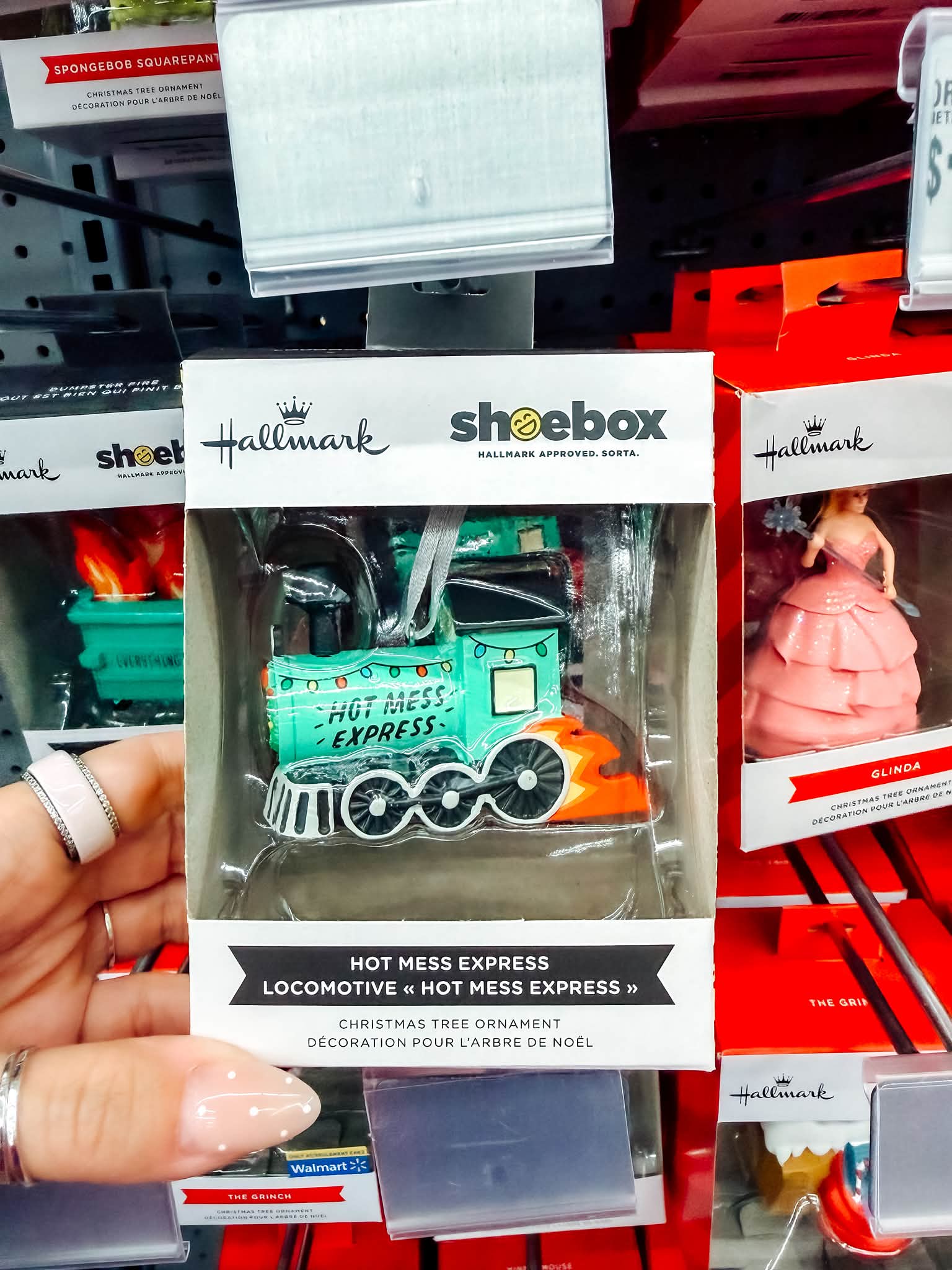 マニー　XmasDX置物（小物入れ） Walmart's relatable Christmas ornaments, including 'Hot Mess
