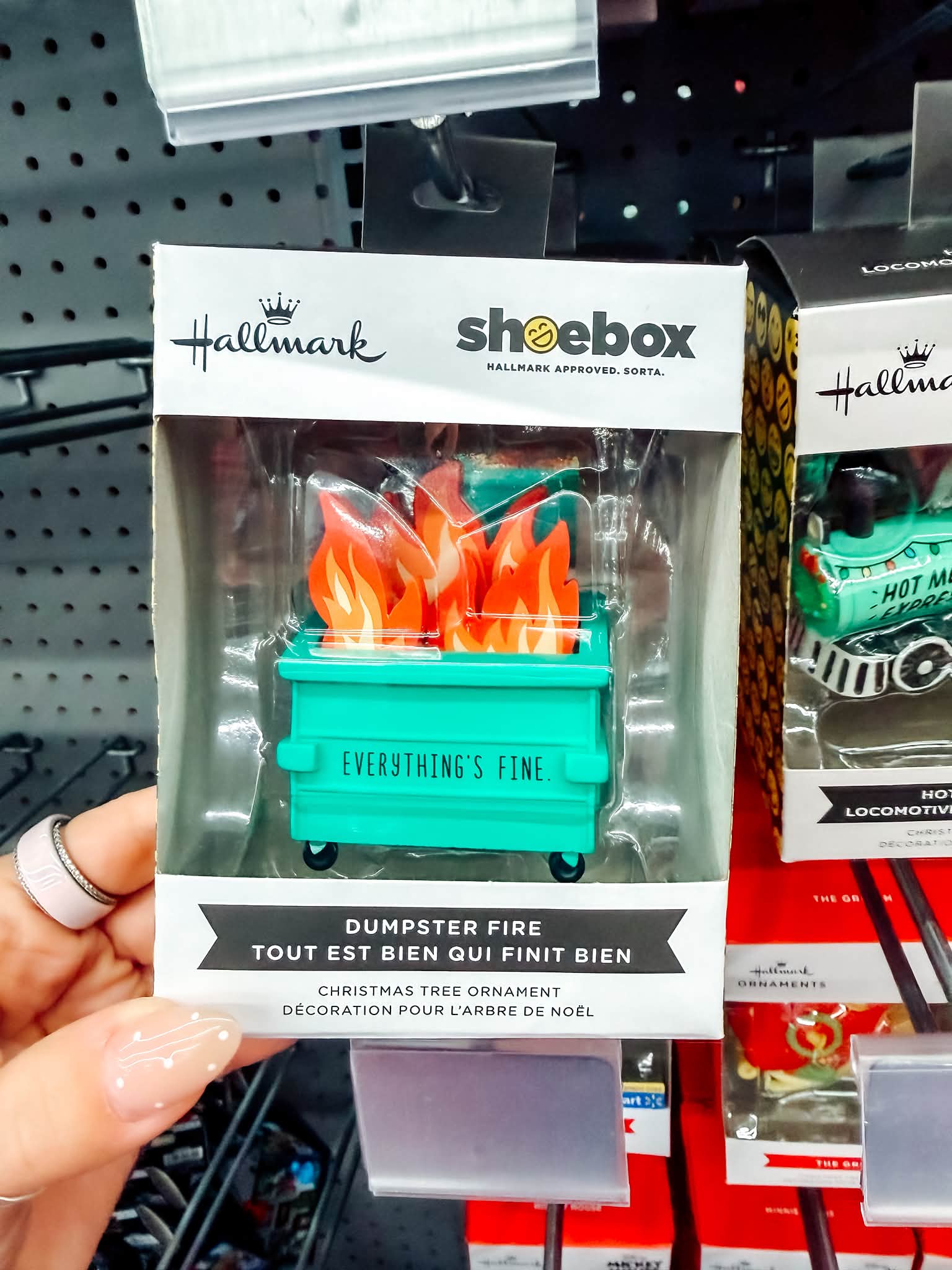マニー　XmasDX置物（小物入れ） Walmart's relatable Christmas ornaments, including 'Hot Mess