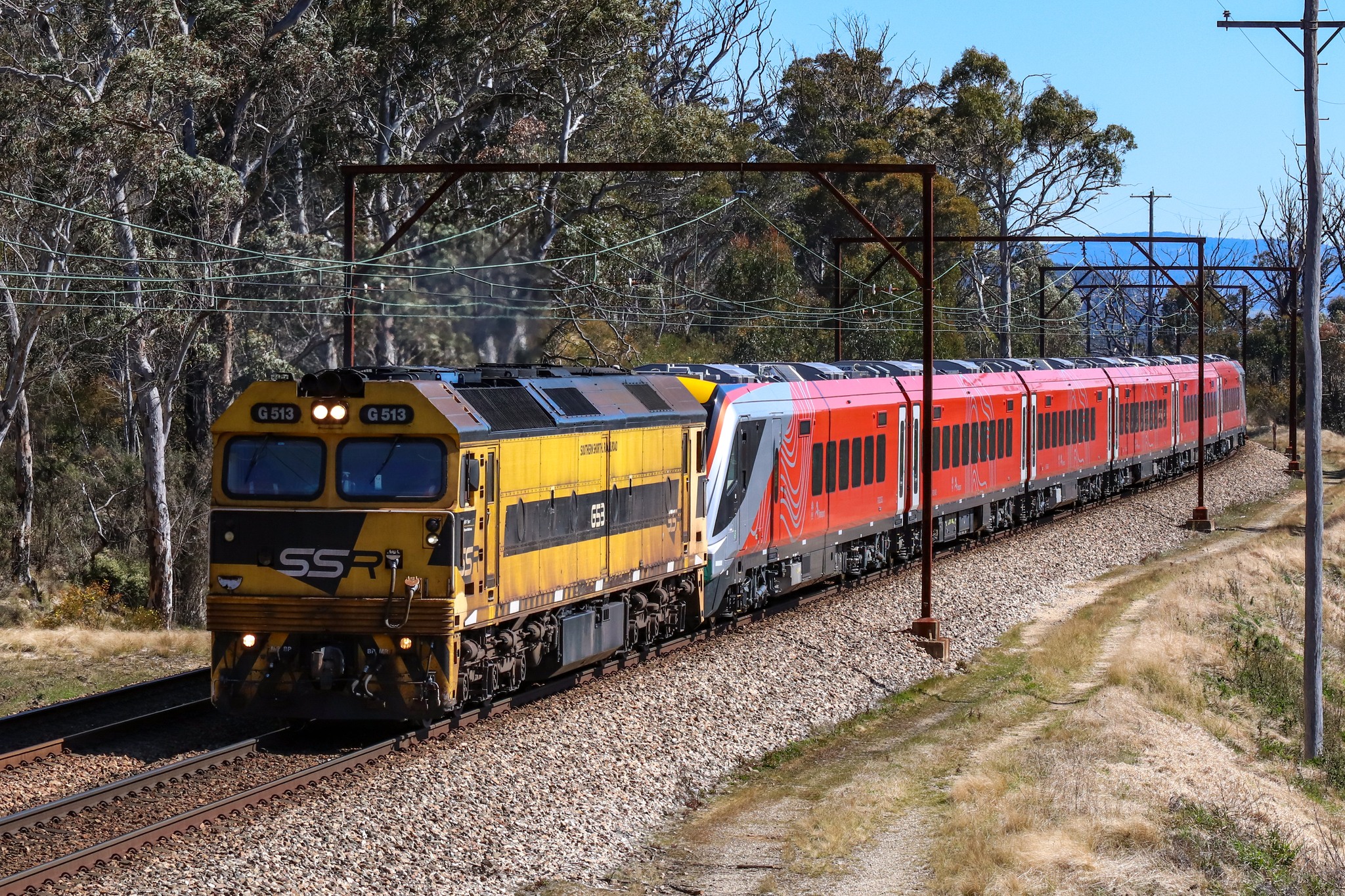 NSW Railways - Past and Present | SSRs G513 leads NSW TrainLinks CAF ...