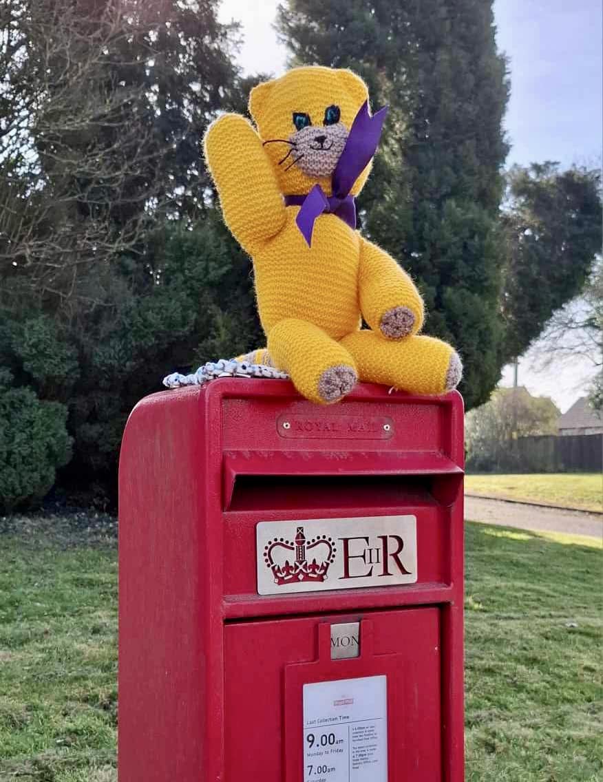 Yarnfield - It was time for Cold Meece to get their own post box topper ...