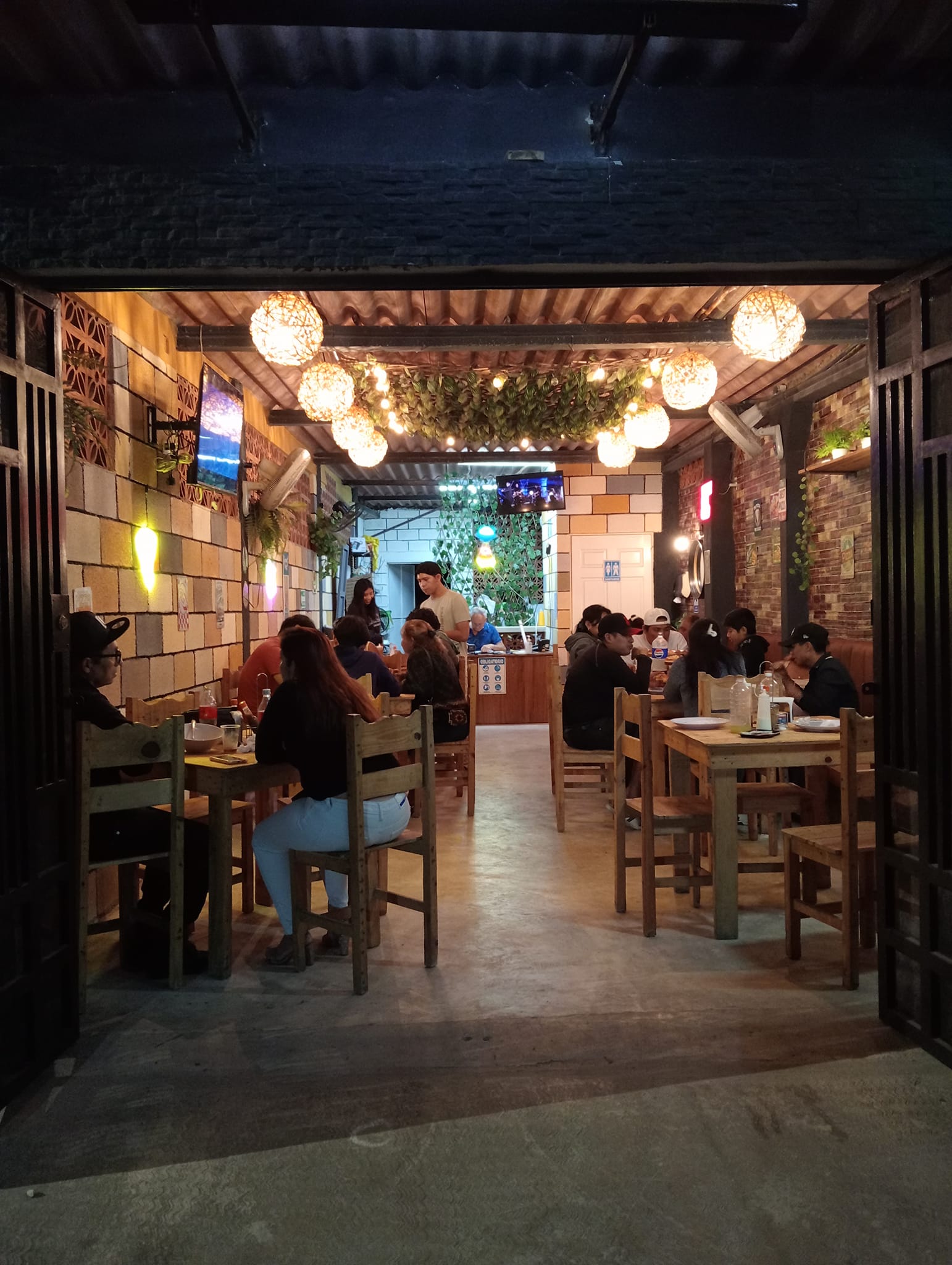 El Timón - Restaurant Bar... - El Timón - Restaurant Bar