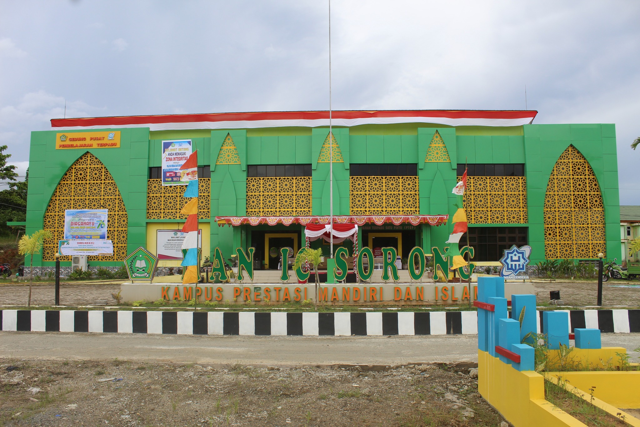 Febi Anggraeni - Warung buka pukul 13.00 WIT Untuk menu... | Facebook
