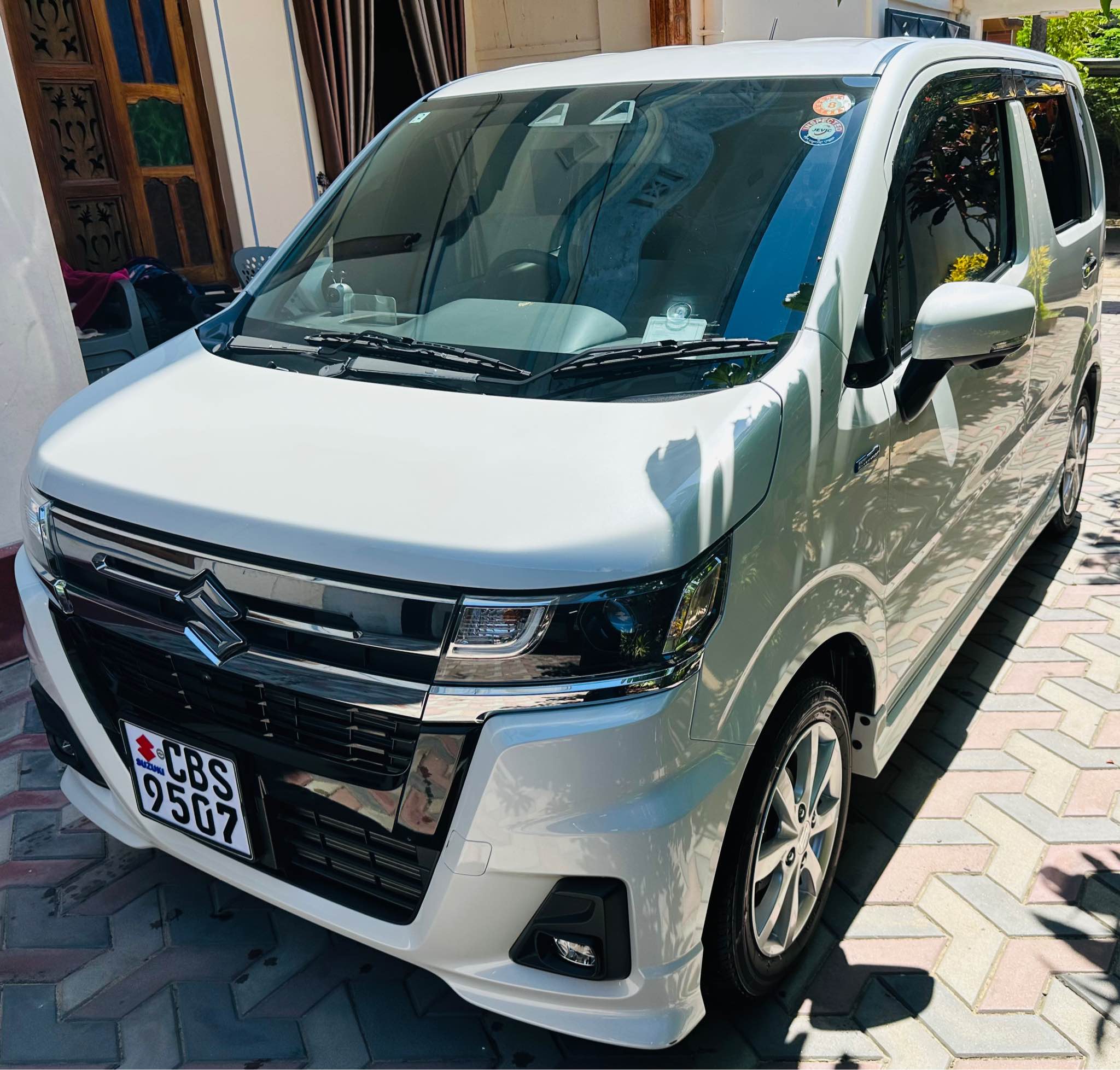 Suzuki Wagon R Custom Z 🧀 * 2024/2025 * ⁠low Mileage-(5700KM