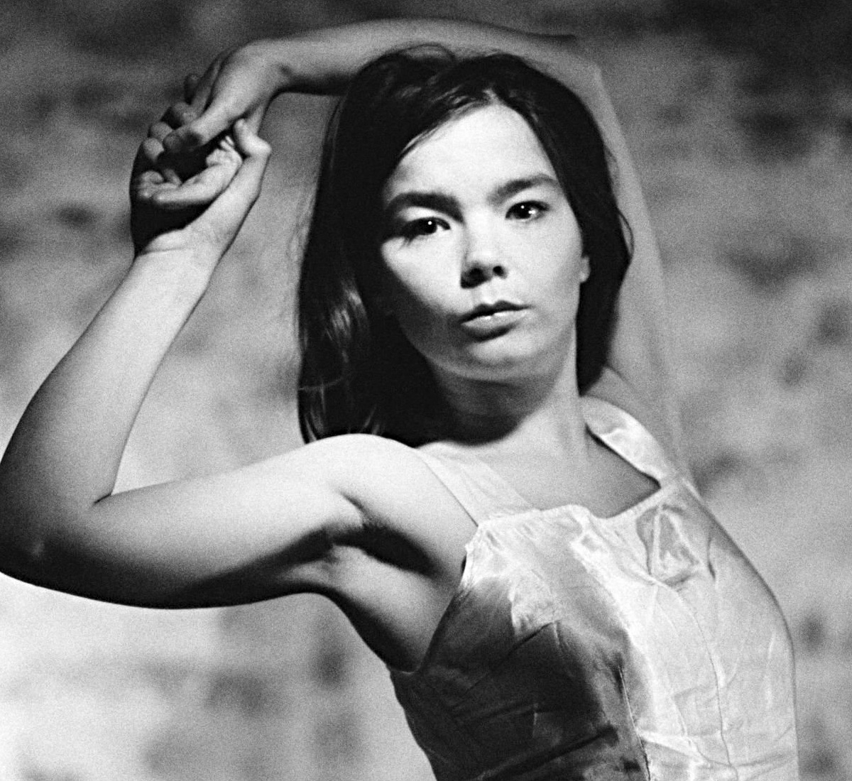 Space - Björk photographed by Kevin Cummins, 1993 | Facebook