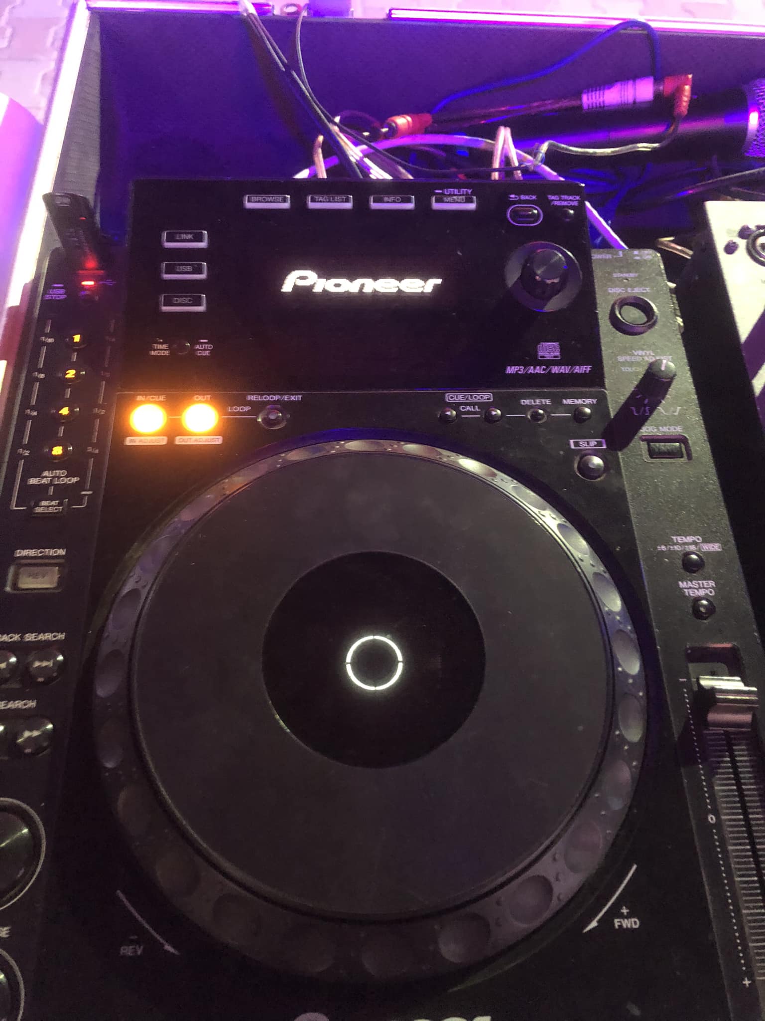 Why does my Pioneer CDJ-900 stay on the logo and won't boot?