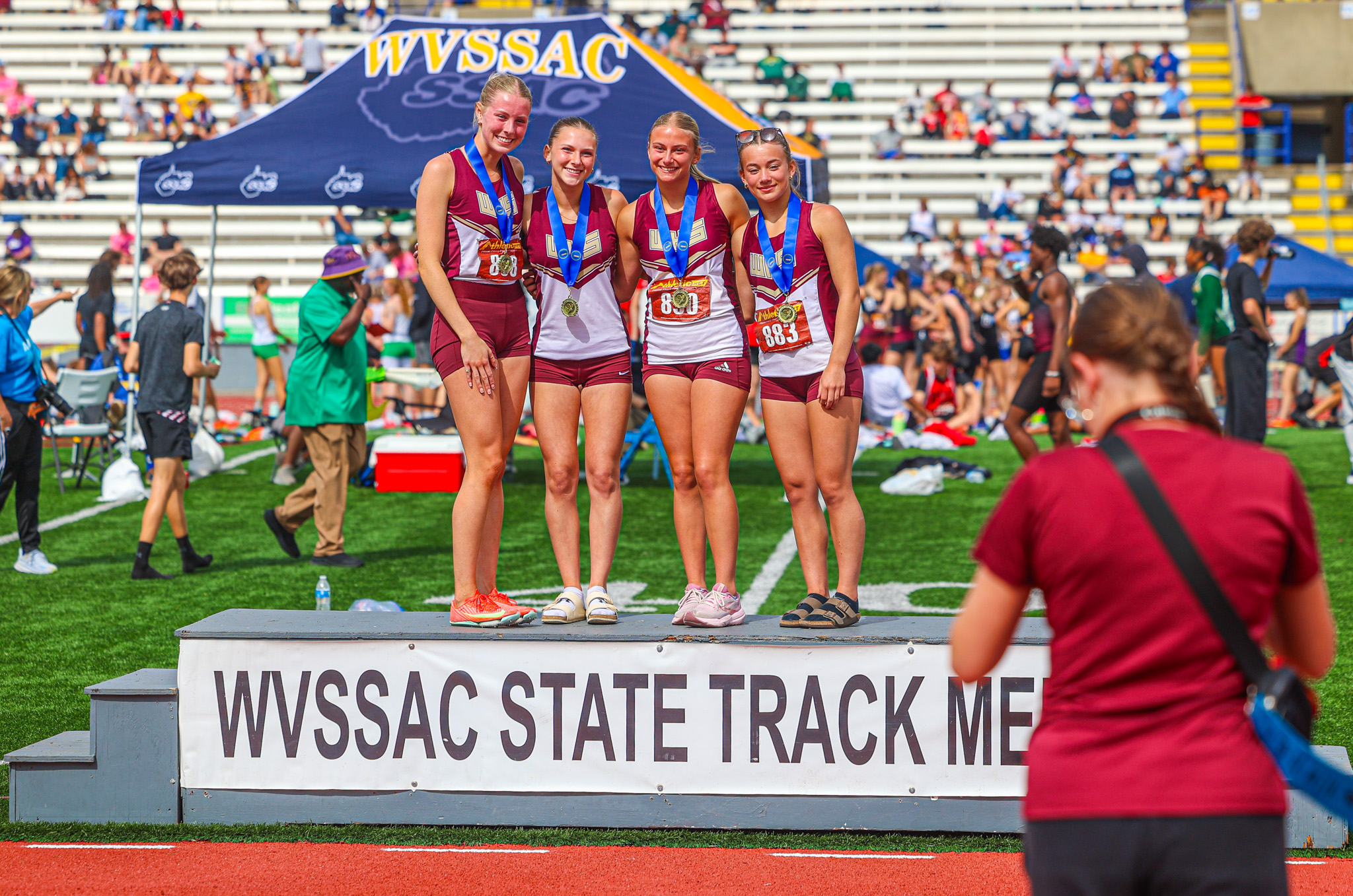 West - 🥇4x200m • Girls Class AA: Williamstown (Audrey Lefebure, Izzy ...