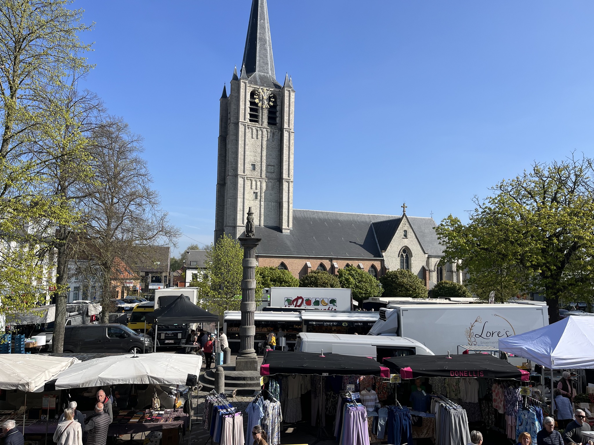 gemeente-de-grote-tent-blijft-nog-even-staan-voor-de-kleine