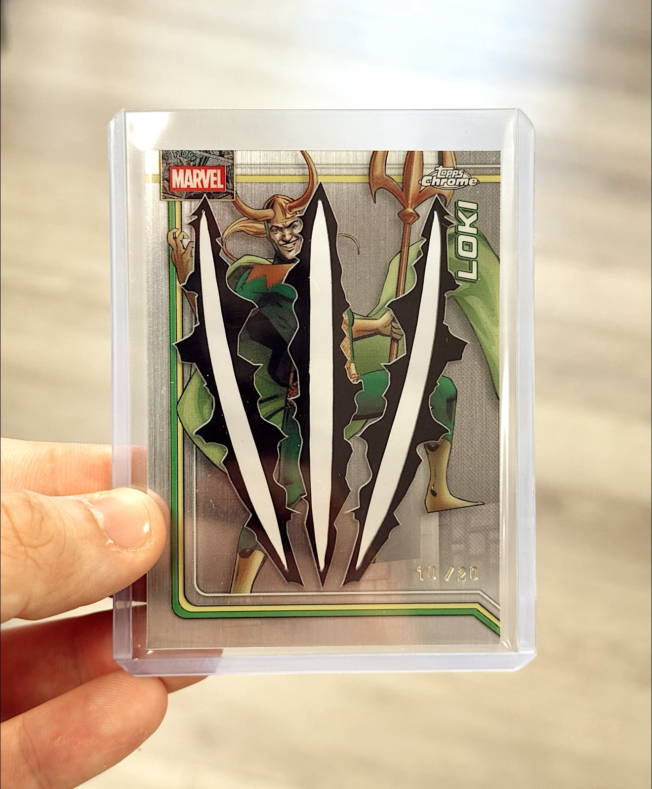 その他 topps chrome marvel valkrie clawed /20 Rare Marvel Chrome card hit: Wolverine Clawed Loki SSP