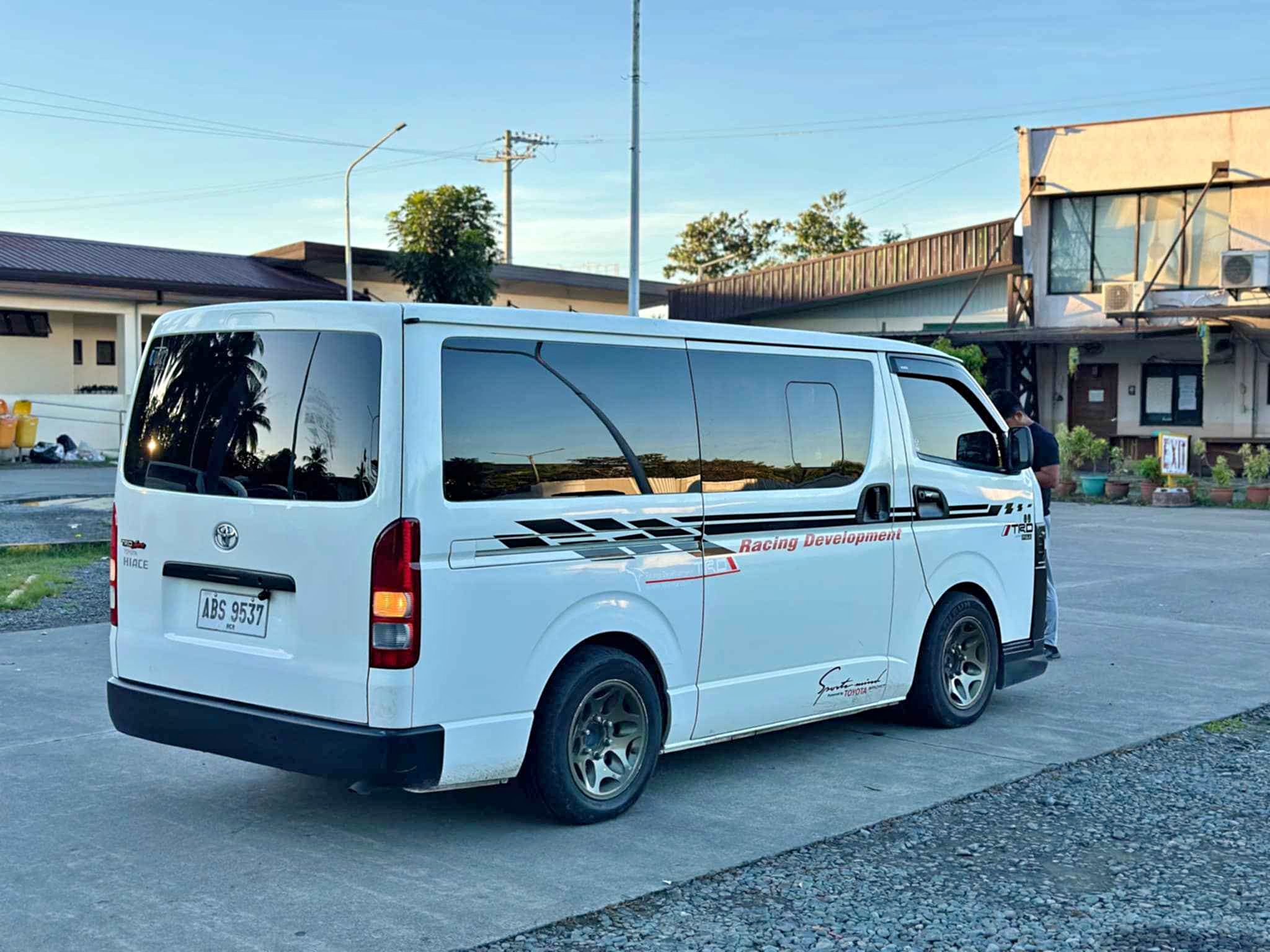 2016 Toyota Hi ace commuter