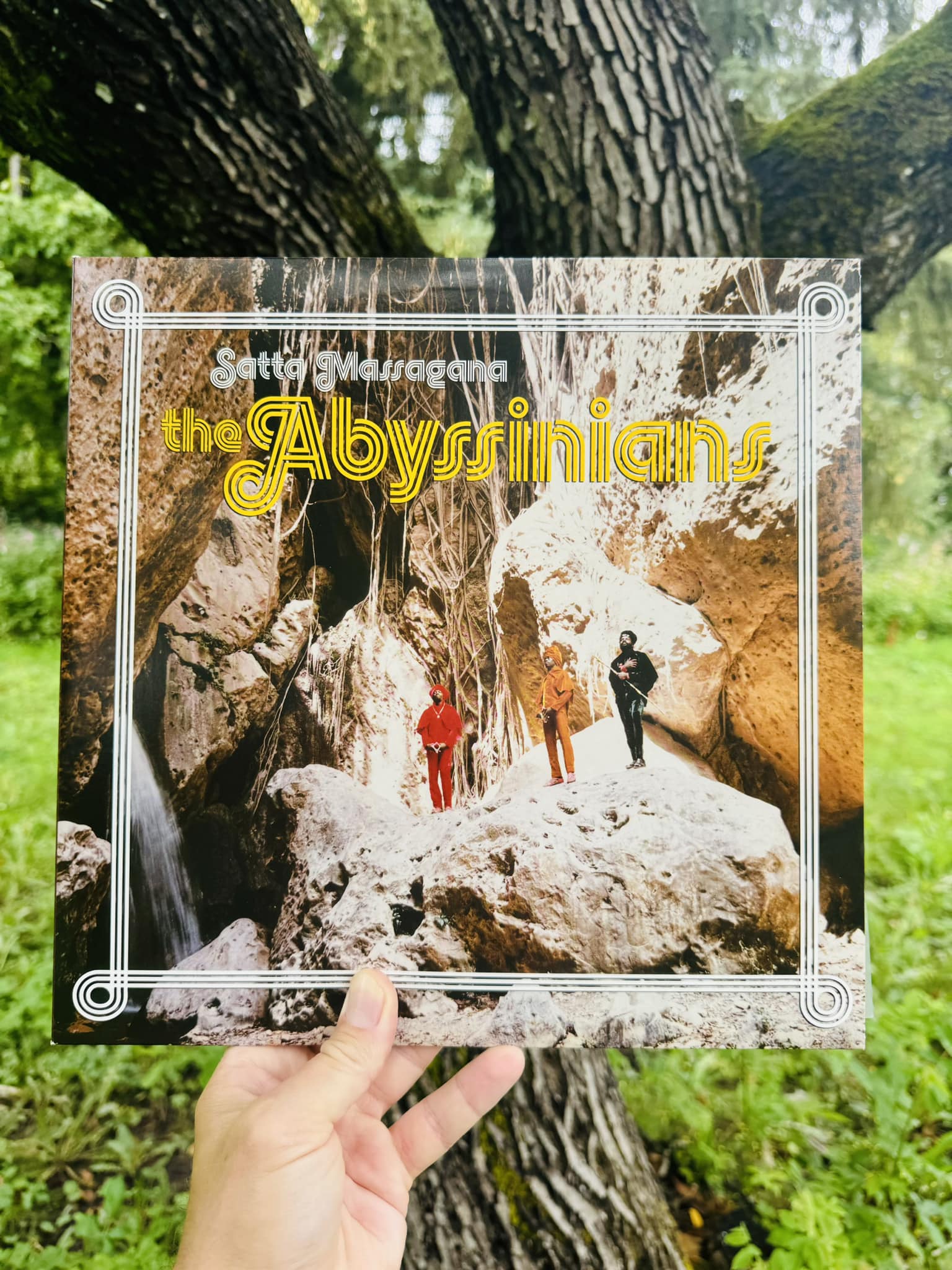 The Abyssinian - Satta Massagana acoustic on 1977 Roots Rock