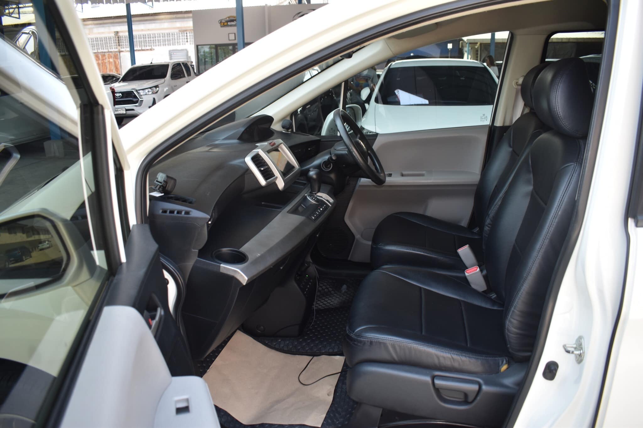 LIM AUTO รถบ้านศรีนครินทร์ | Bangkok