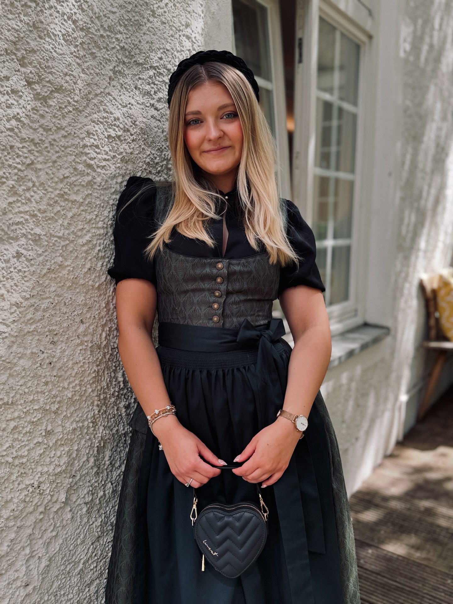 black dirndl dress All 🖤 Look: Babsi tanne / Bluse Leda schwarz / Samthaarreif / Mini Heart Bag Black ✨ . . . #alpenfee #dirndl #tracht #style #trend #love #fashion #outfit #inspiration #look # Polo Ralph Lauren Big Brand: Ames Walker Molina and Corinna fit Size:11½ Medium