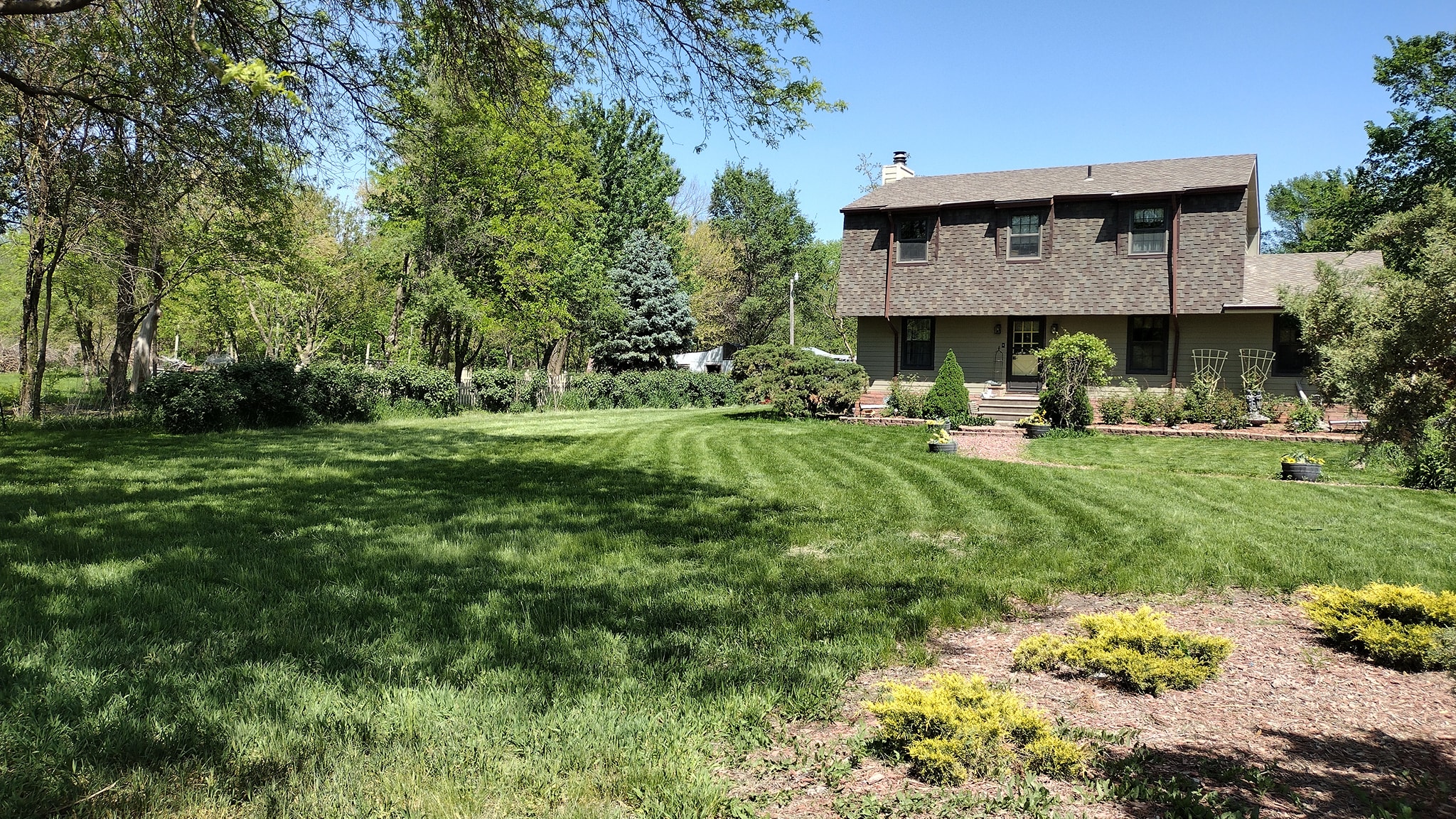 Dragon & Son Lawn care service | Lincoln NE