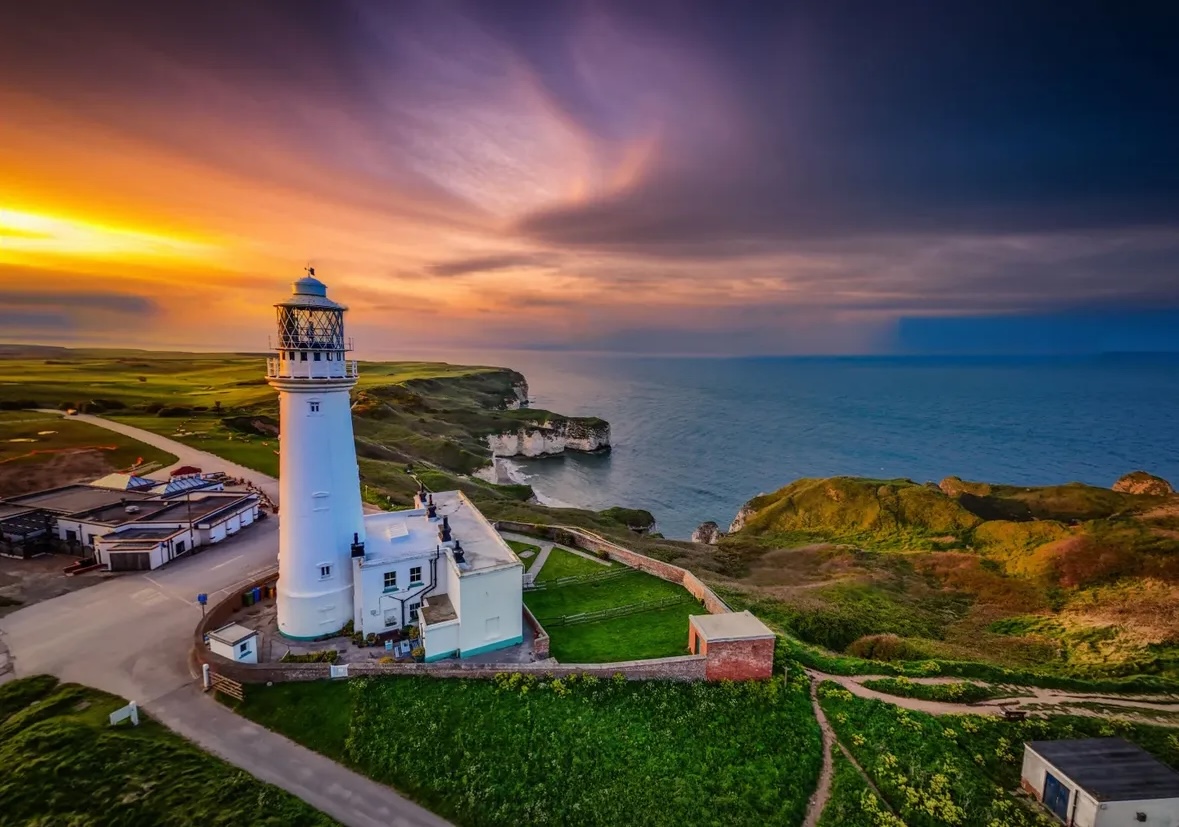 Visit - 📍 Flamborough lighthouse 📸 swhc photography (Instagram) | Facebook