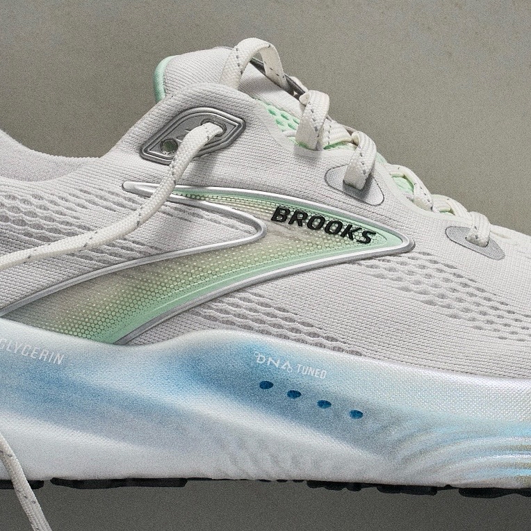 Run radiantly with pearlescent accents and iridescent hits ✨ Shop
