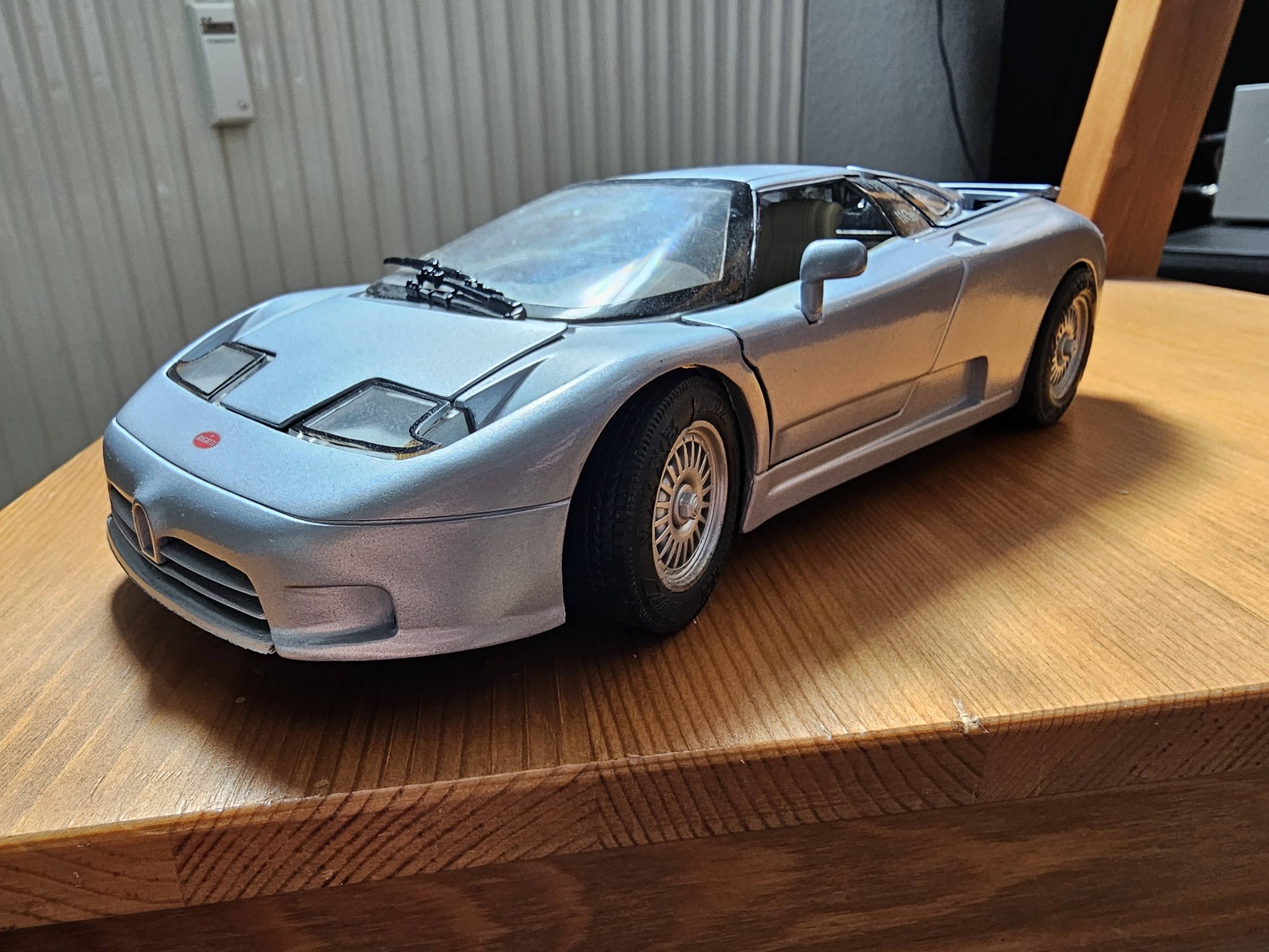 Bugatti EB110 (1:18)