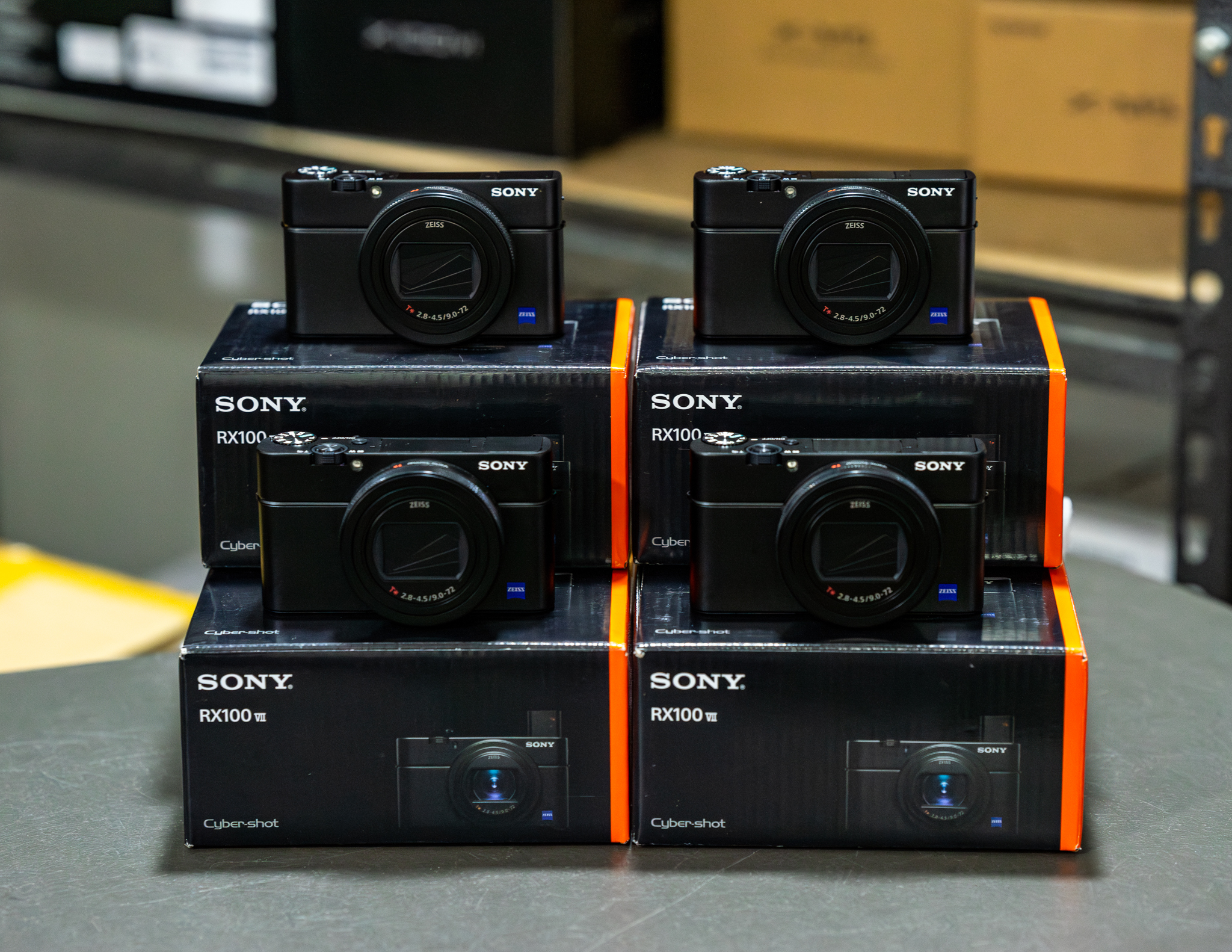 Sony RX100 20.2MP 2.9x Zoom Compact Digital Camera 35 Language w/Charger-96% New