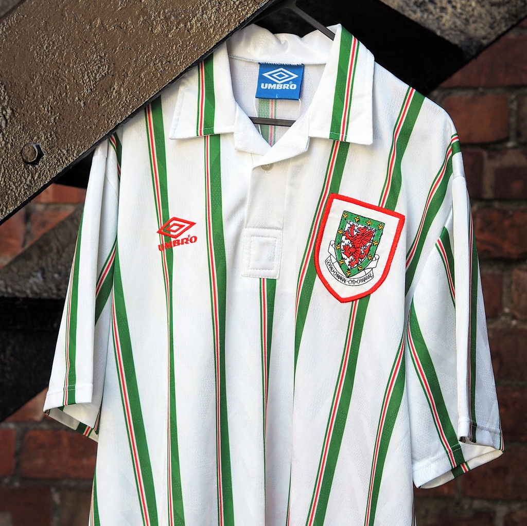 Wales 1993-95 away by Umbro 🏴󠁧󠁢󠁷󠁬󠁳󠁿