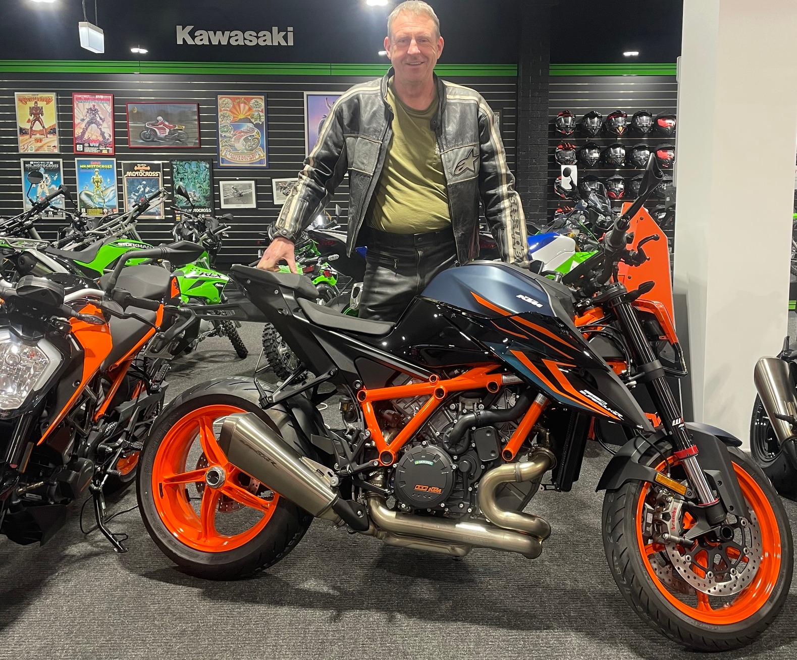 Difference in power between zx14 and super duke 1290r?