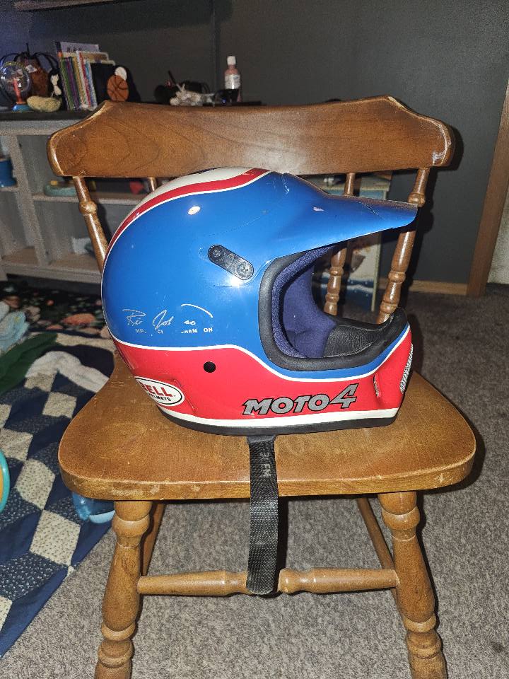 Bell Moto 4 helmet for sale, size 7 1/4, cracked visor