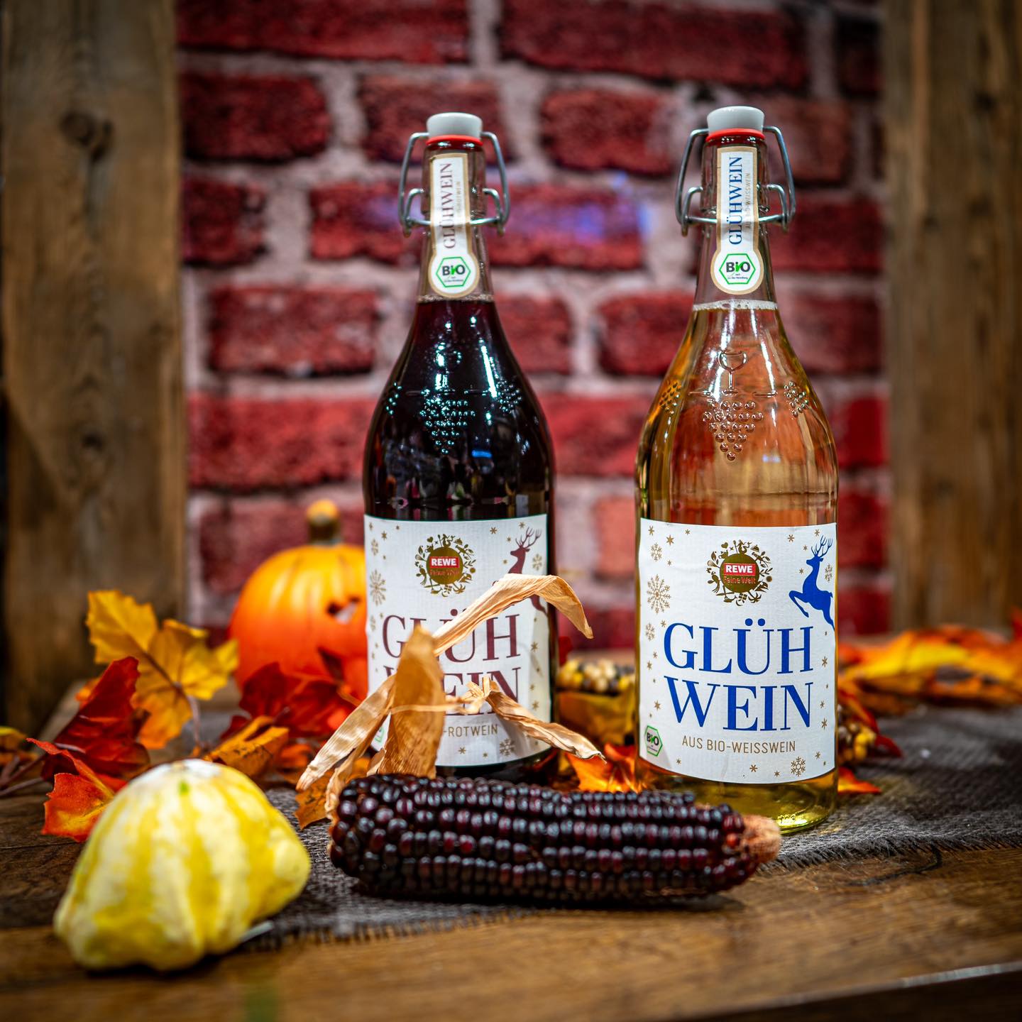 Der Geschmack von Weihnachten in einer Flasche! Unser Glühwein von „REWE Feine Welt“ ist verfeinert mit erlesenen Gewürzen und bringt dir die gemütliche Stimmung des Weihnachtsmarkts direkt nach Hause. Einfach erhitzen, genießen