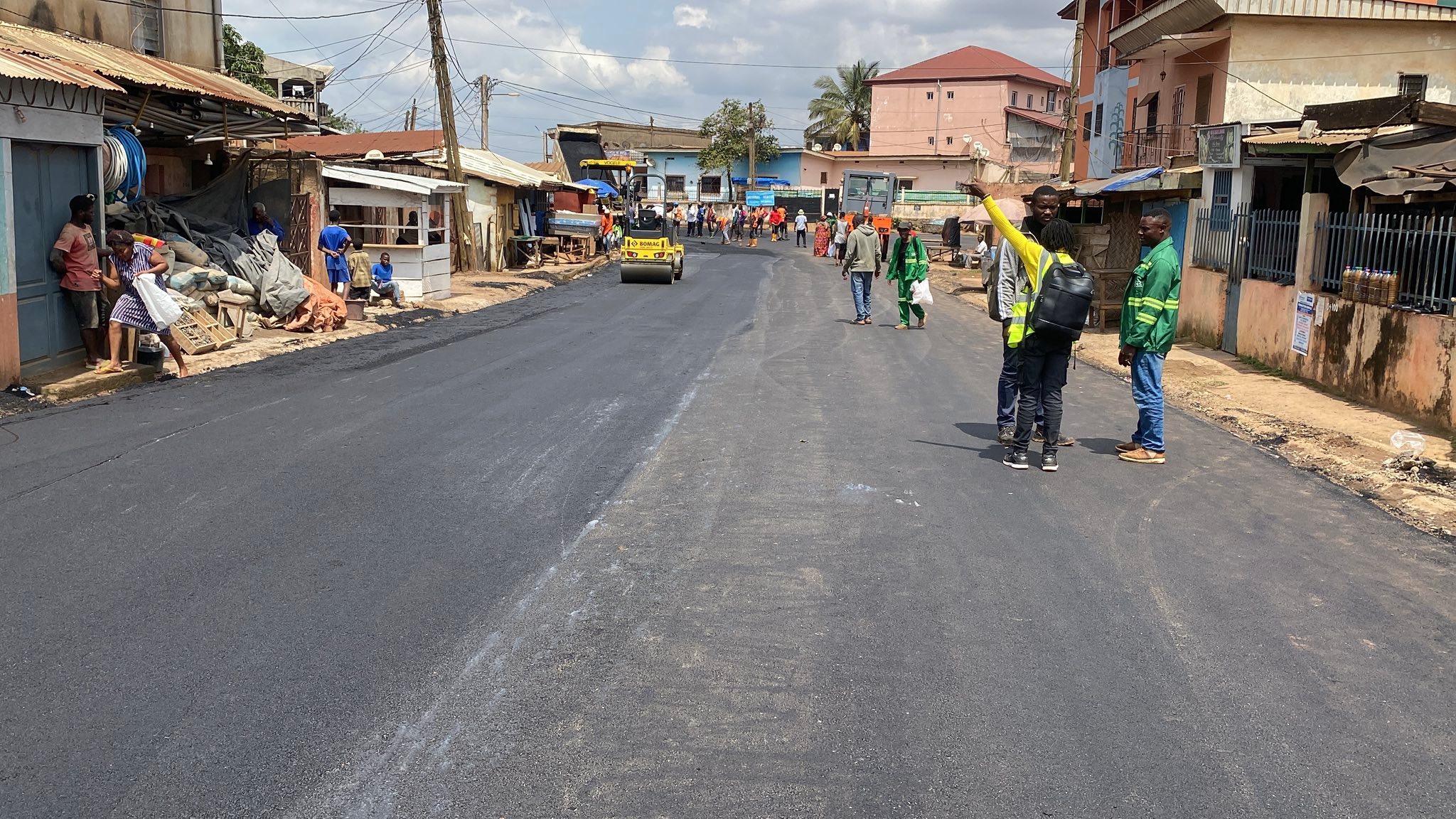 Mairie de Yaoundé II - Située entre le 45ème degré de latitude Nord et ...