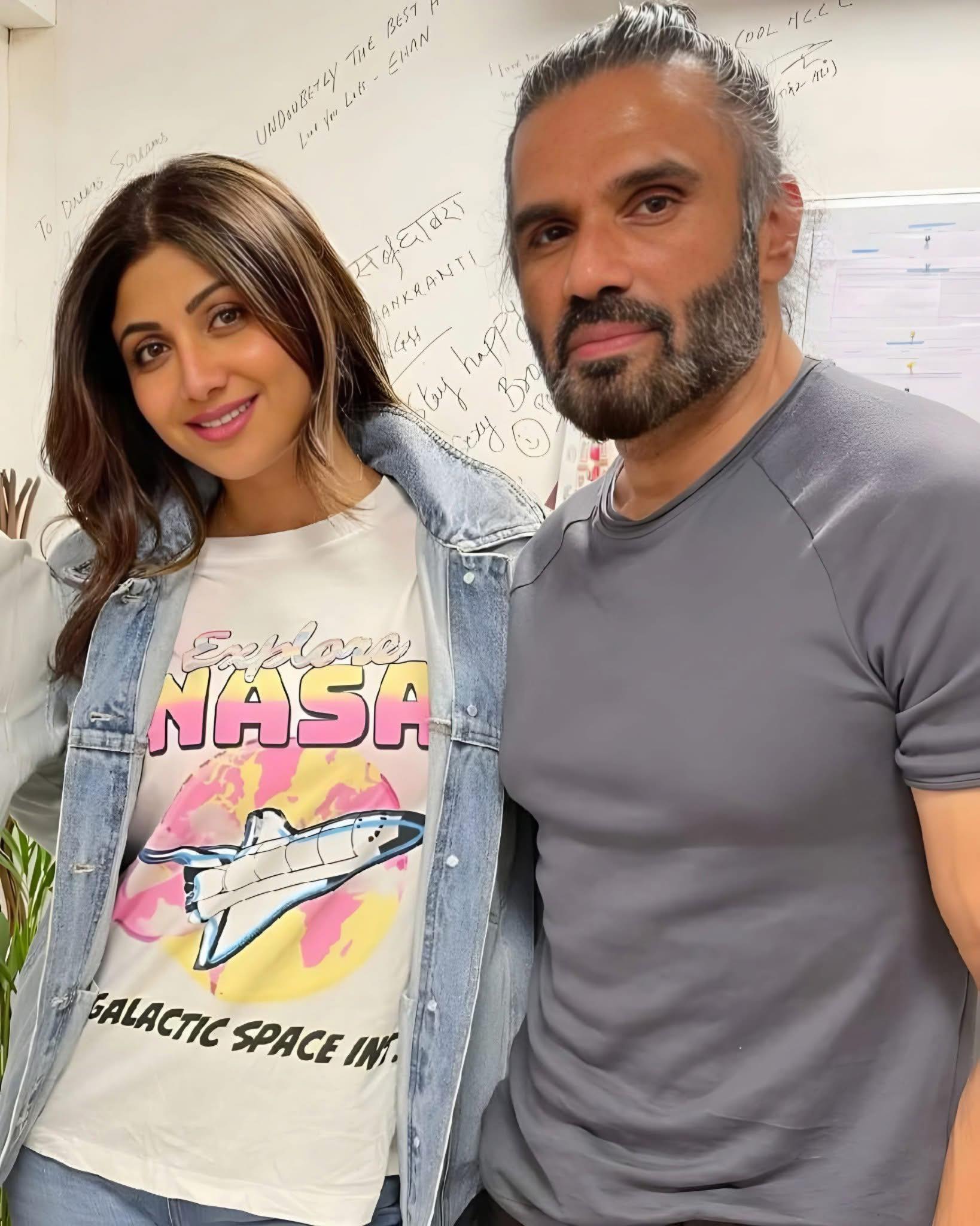 Suniel Shetty with his... - Bollywood Bubble - Features | Facebook