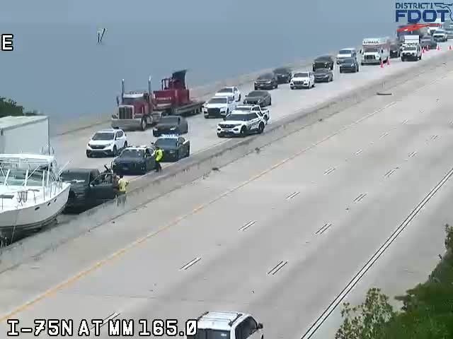 I-75 South crash near Exit 164: US-17 (Duncan Rd)