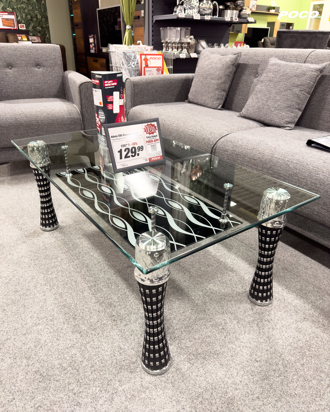 Nicht nur ein Couchtisch – sondern ein echter Hingucker! 🤩✨ Was sagst Du zu diesem außergewöhnlichen Design? Stylisch oder too much? Jetzt shoppen: https://www.poco.de/p/glascouchtisch-adana-glask