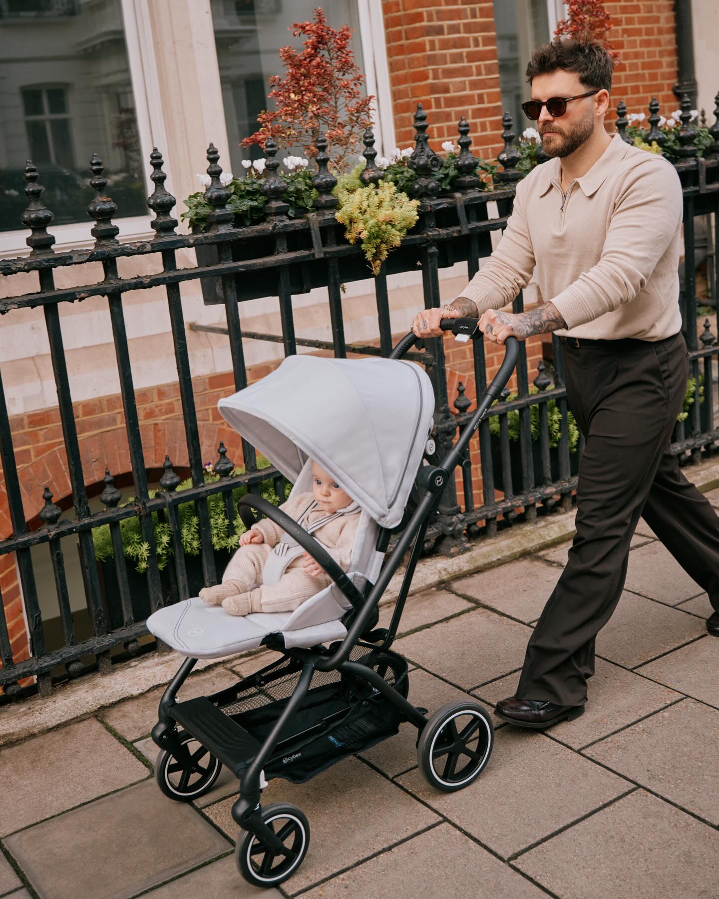 cheap bugaboo cameleon Classic+ Navy Complete Stroller Specification:60V Dual Motor(Rear) Bugaboo expands the freedom small modular camera bag HOOK FISH & CHICKEN,