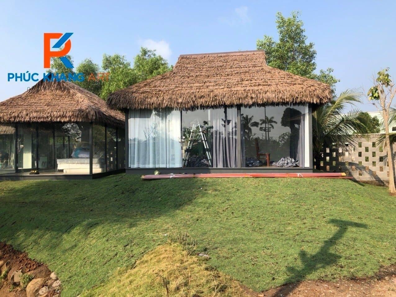 Rơm Nhựa PVC - Khung thép vách kính và mái lợp Rơm nhân...