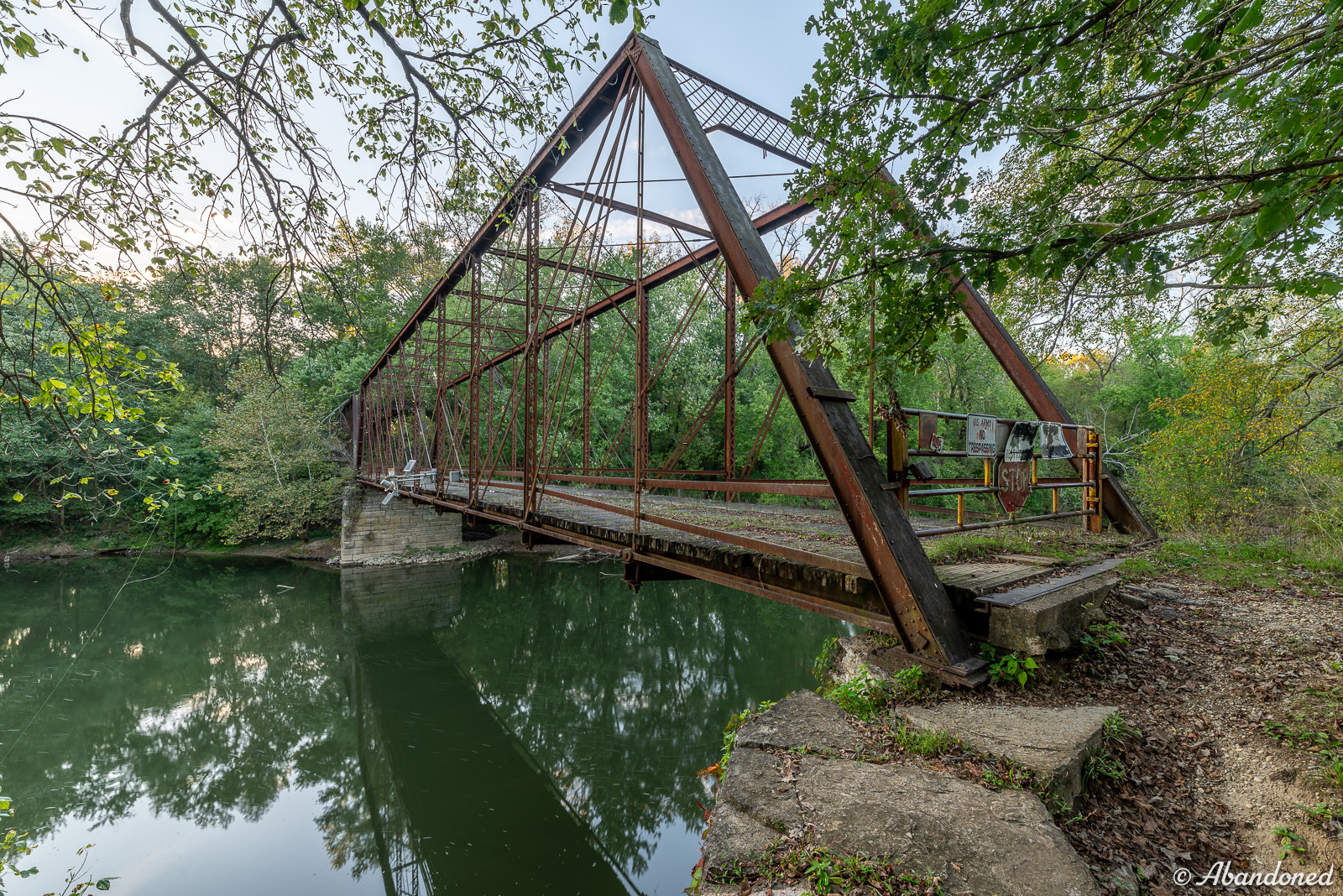 Inner Bridges うちなる懸け橋 フリッツ・フレデリック・スミス Hendricks Ford Road Bridge, a rare 1885 Whipple truss in Indiana