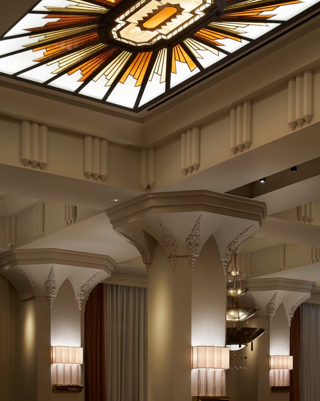 HUGO LIGHT Design LTD