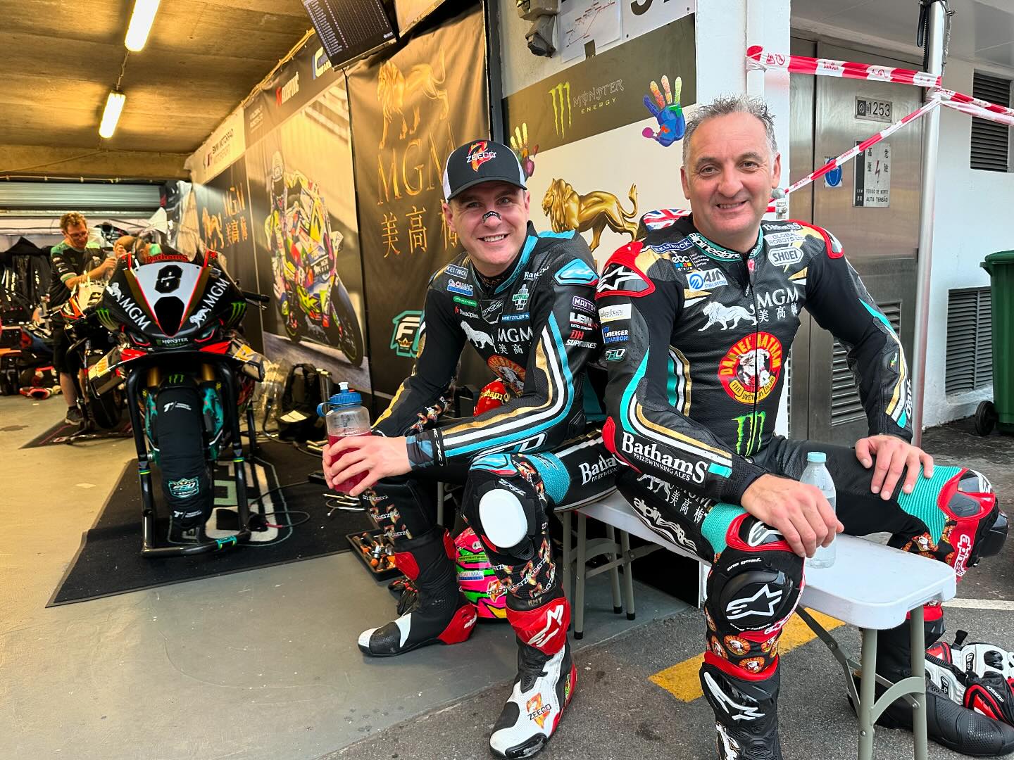Michael Rutter Racing -... - Michael Rutter Racing - Official